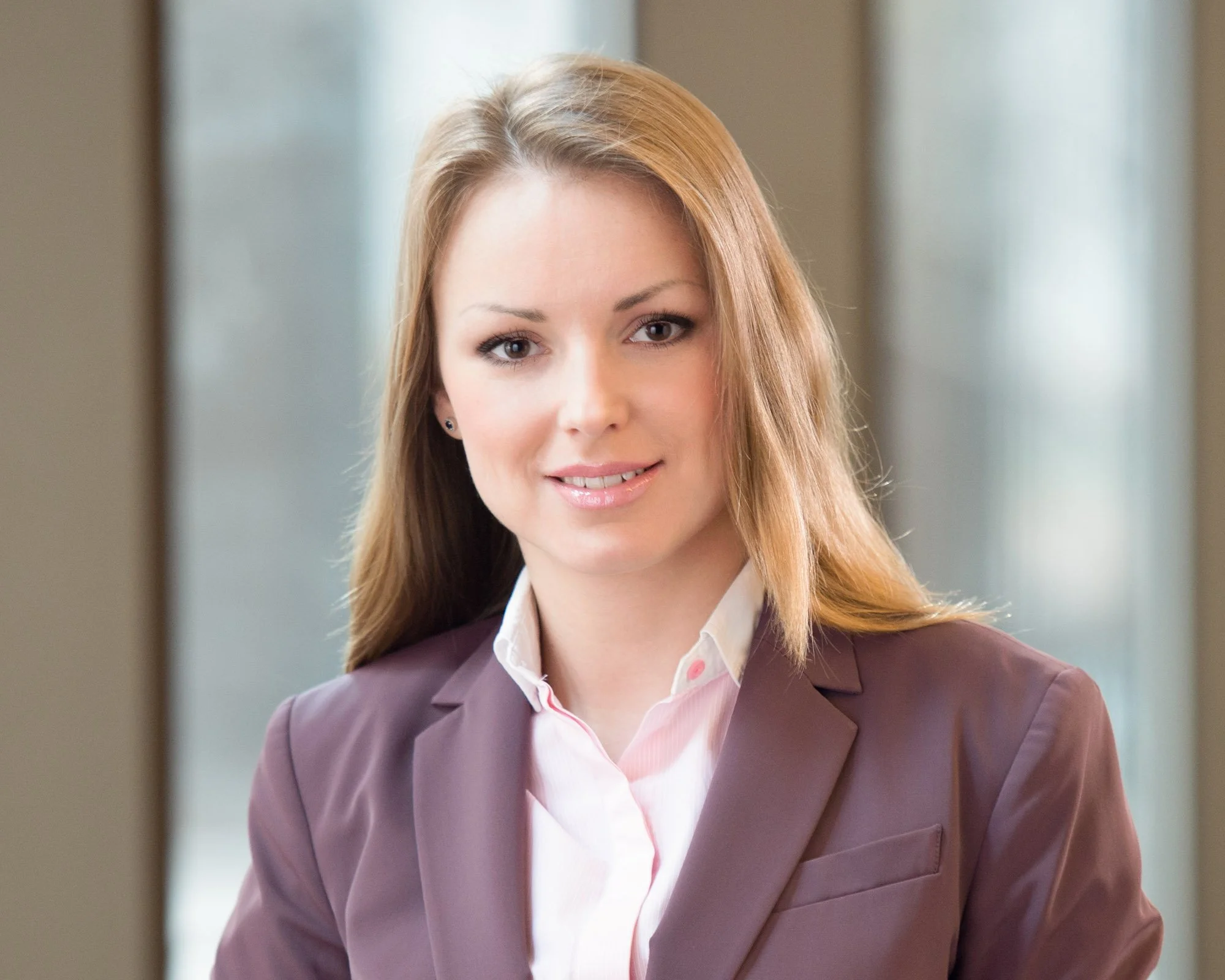 Corporate Headshot in Chicago of an employee at an international management consulting firm with the background blurred out of focus