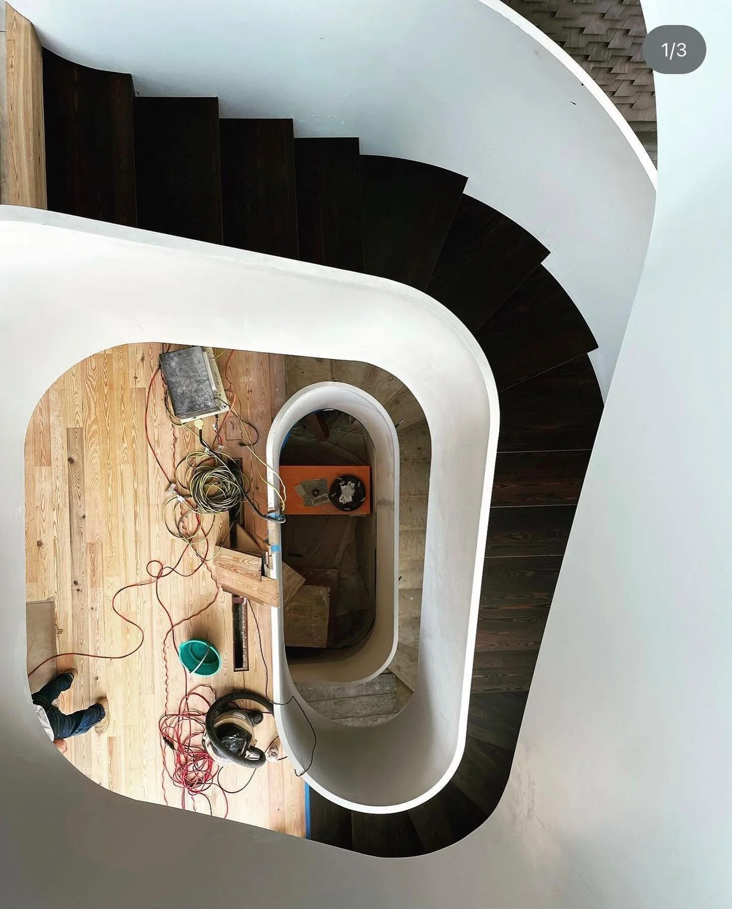 Stoked to see wood treads going in by @artisanfloors on the big serpentine staircase.  @pilgrimbuildingcompany @enableraustin @hsuoffice . Progress 📷 from @pilgrimbuildingcompany #austin #fabrication #architecture #steel #stairs #stairporn