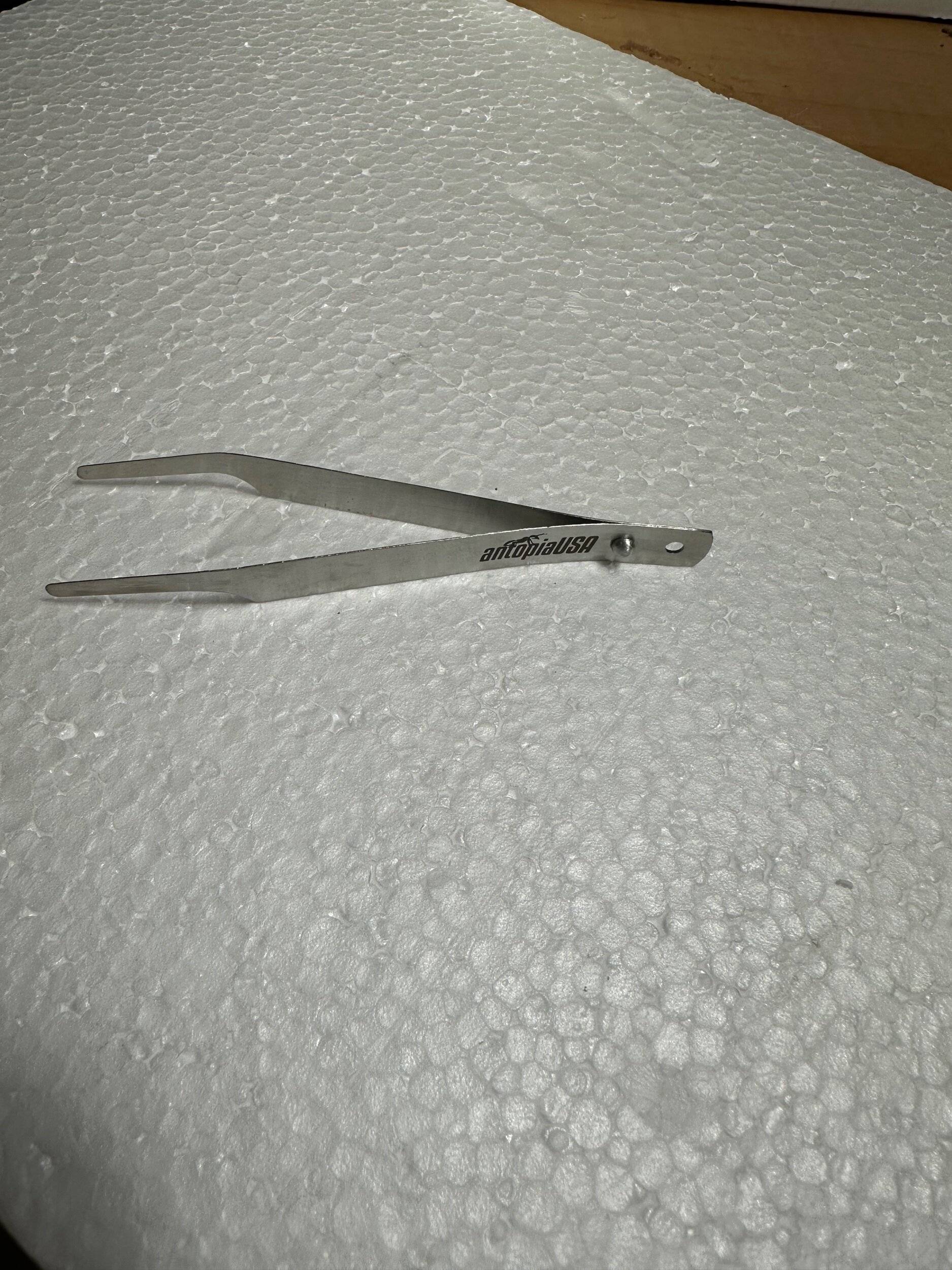 Wide tipped ultra featherweight forceps