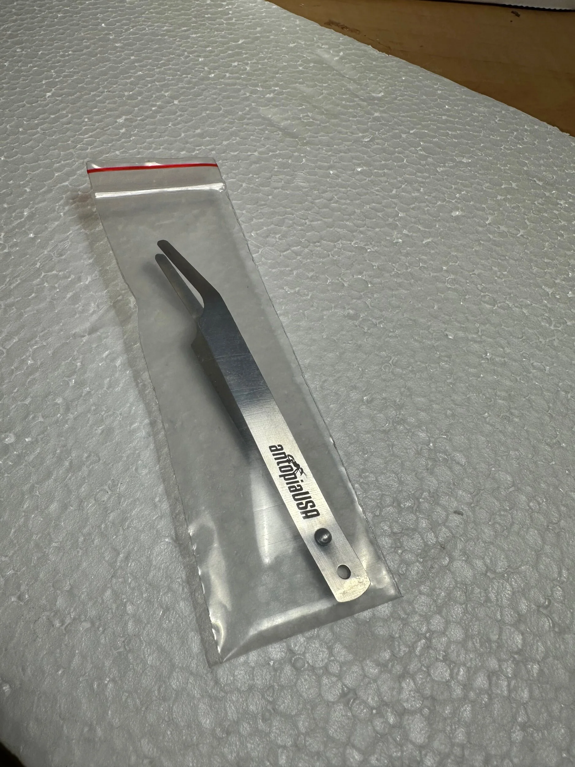 Wide tipped ultra featherweight forceps, front view