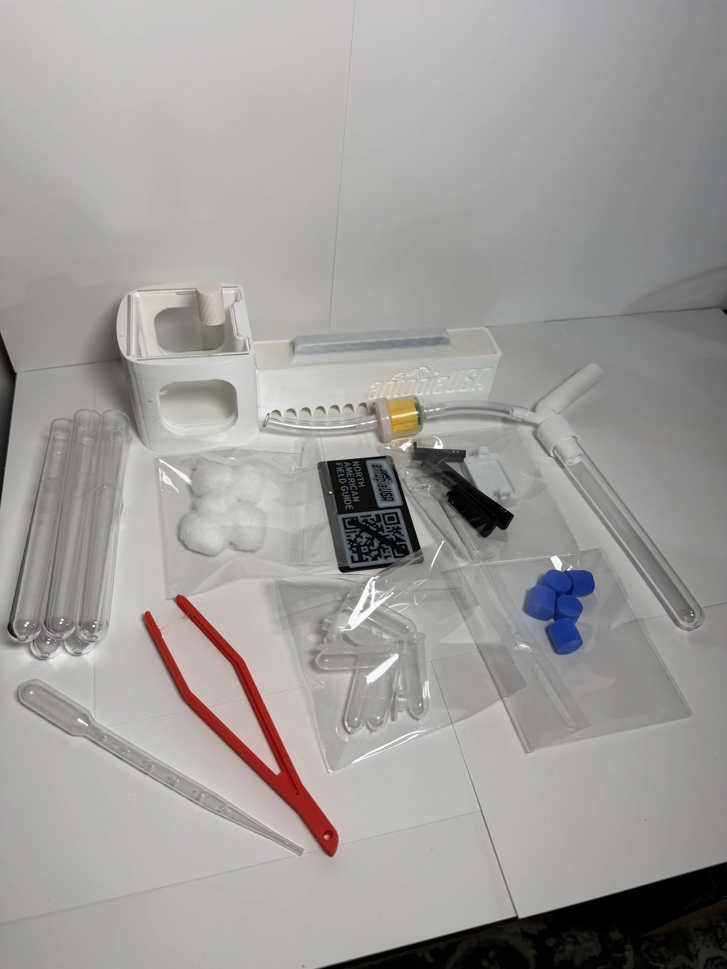 Ultimate Beginner's Ant Keeping & Catching Kit contents: Portal V5 nest, ant vacuum with inline filter, catch tubes, test tubes, sponges, tweezers, feeding dishes and field guide card