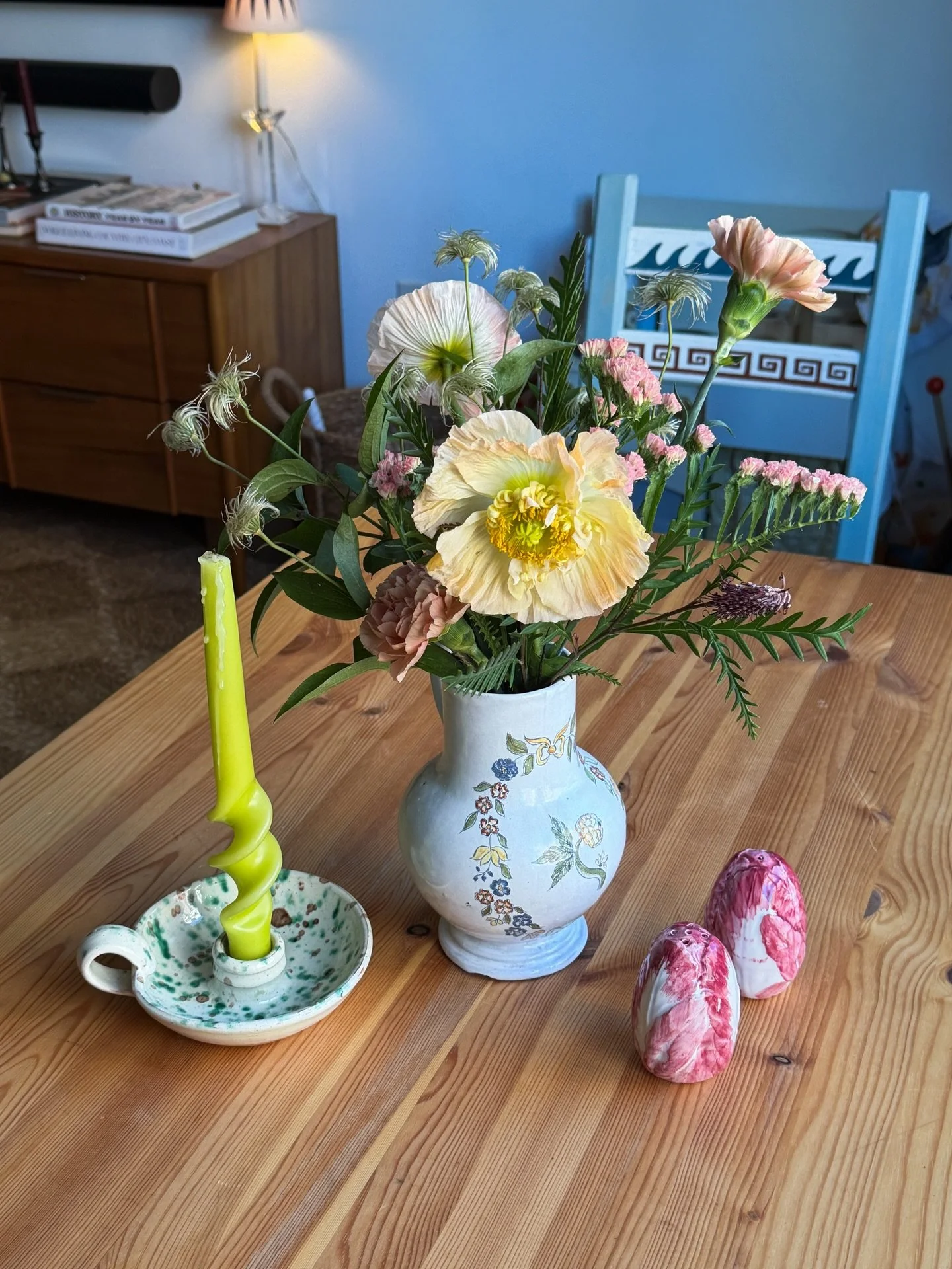 Bloomscrolling is the only kind of scrolling I want to do these days. 

Spring flowers, floral arrangements, Easter baskets, collected home, floral decor