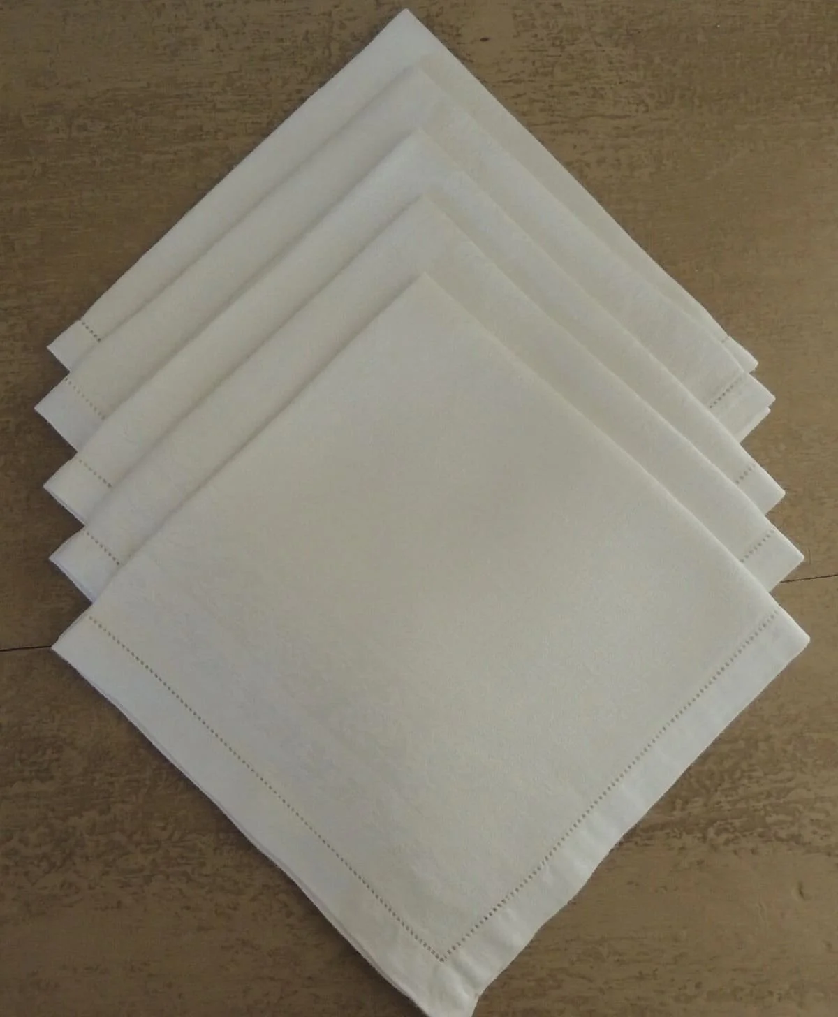 Step-by-step_Napkins_diy-lampshade-vintage-napkins.jpg