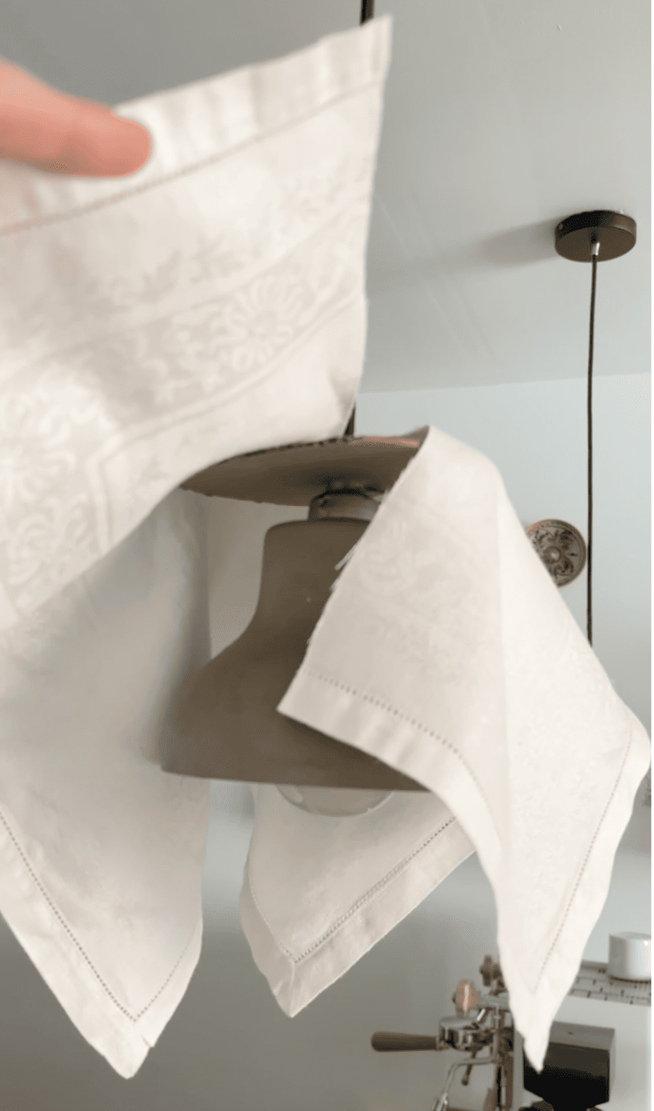 Step-by-step_install_diy-lampshade-vintage-napkins.png