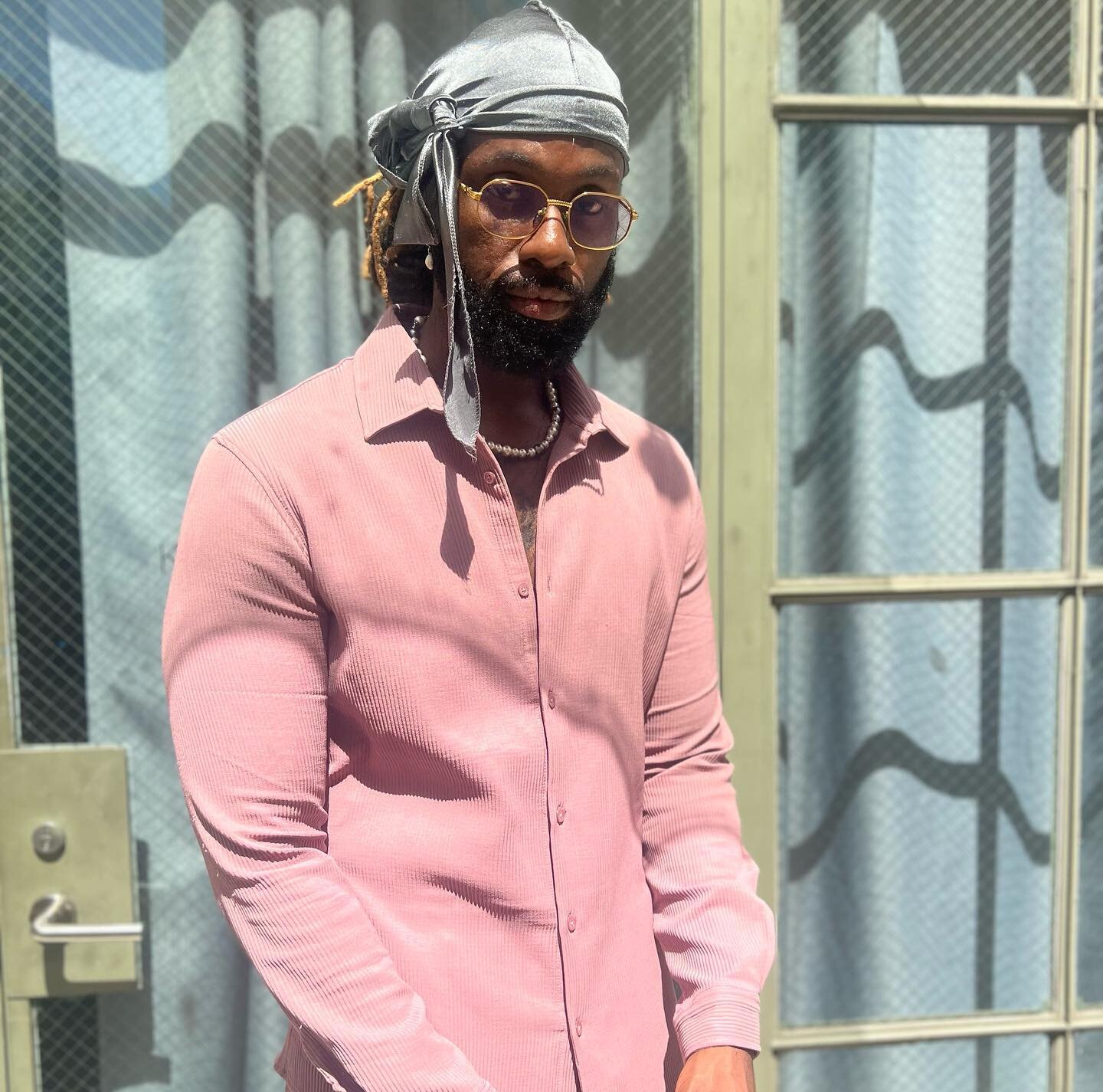[LIKE, COMMENT, SHARE] Fun fact: When your beard is so on point it needs Wi-Fi to stay connected to your face. @boohoomanofficial #mybeardconnects #boohoomanofficial #beardoil #beardbutter
.
.
.
.
Follow me for more self help advice 🙃

📸: @tielurnj