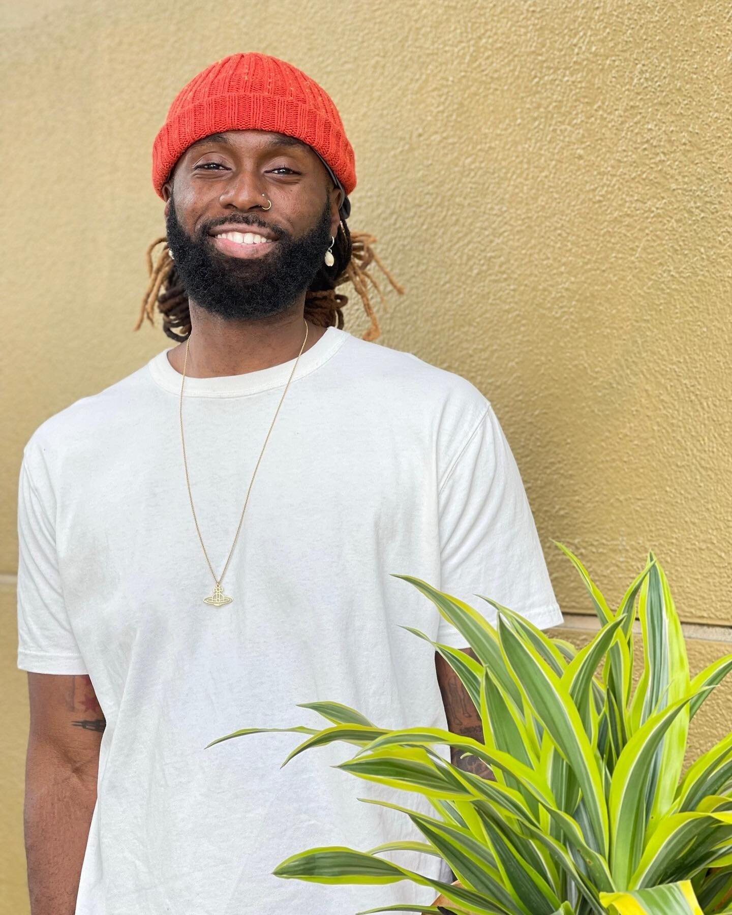 [LIKE COMMENT SHARE] Fun Fact: Maaaan listen! Today I brought home a new addition to the fold. Meet my new homie. What should I name him? #PlantDad #mybeardconnects #growwithme 🌱🪴