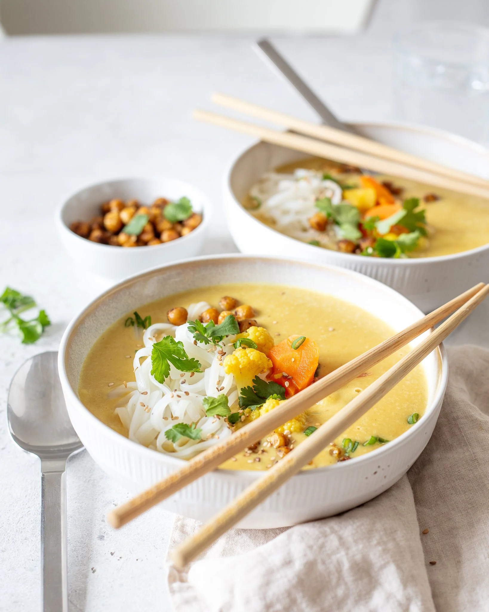 Karfiolcreme Suppe mit Ramen-Nudeln