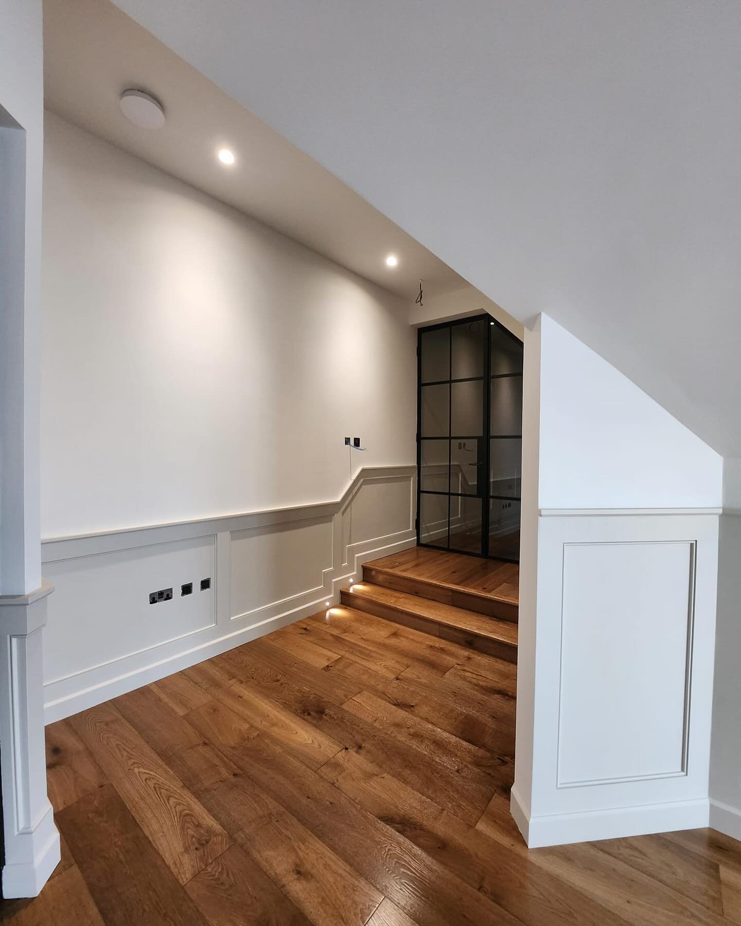 Another area finished by Uptown Interiors team on a project for @apmdesignandbuild .
Walls and woodwork done in @littlegreenepaintcompany Slaked Lime 105 and 150.