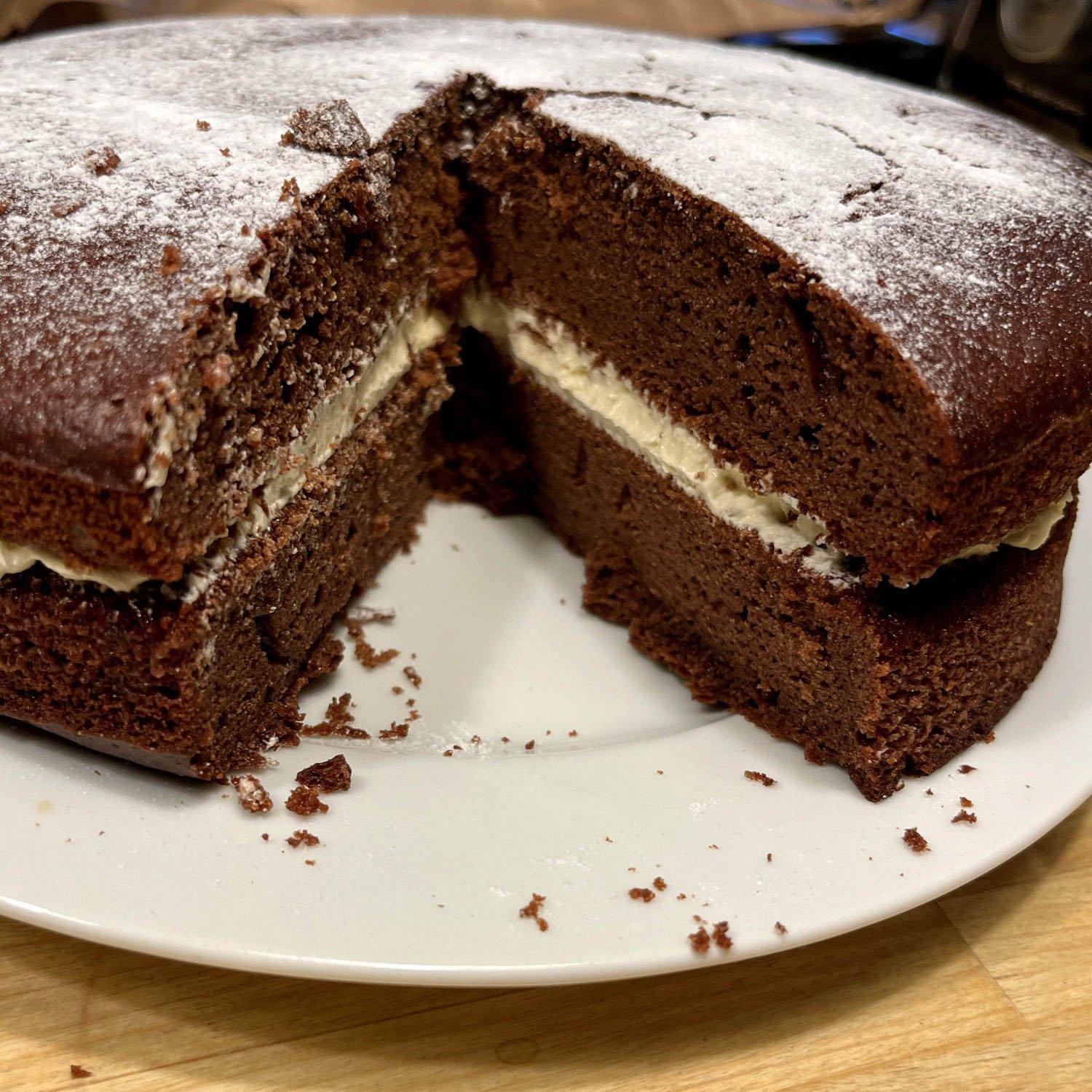 JASMINPLOUFFE_making-sourdough-bread-chocolate-cake.jpg