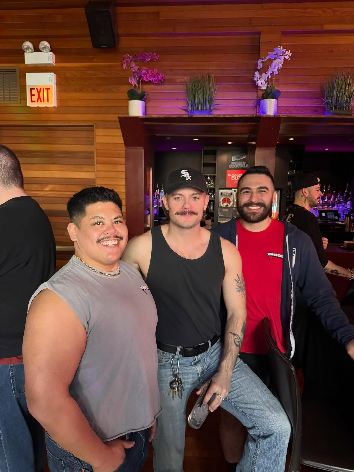 Happy to see some new faces at @sidetrackbar for our meet and greet event for Crash Course! We were happy yall came through to learn about the team and the sport of rugby. 

We continue this week with two more events for crash course. Hope to see you