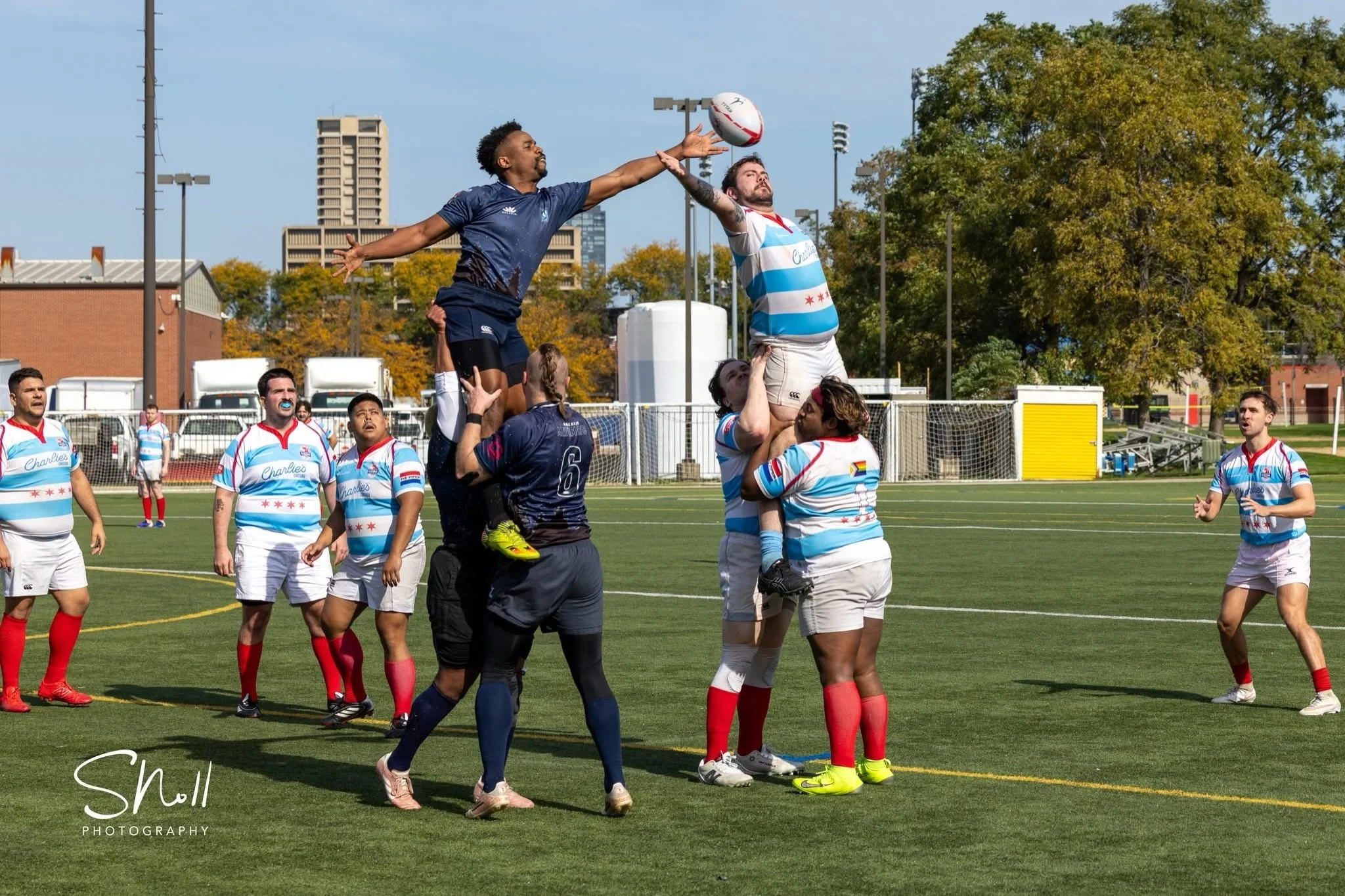 Beautiful day to kick off our fall season with a round robin with our Midwestern besties! Thank you @madisonminotaursrugby and @mayhemrugby for coming down to the Windy City and playing some IGR friendlies. 

Thank you to @snollphotography for captur
