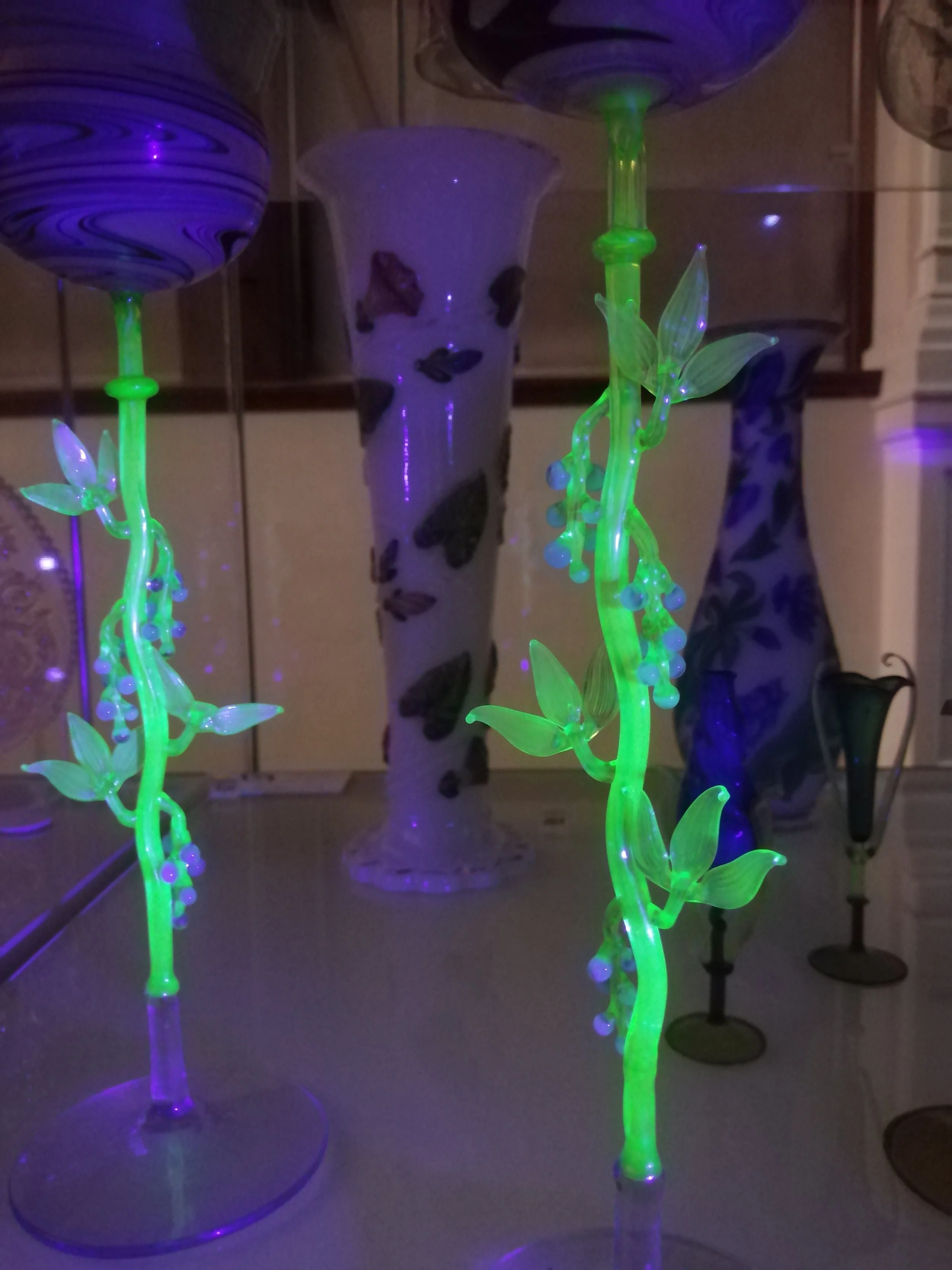 Uranium glass stems in V&A collection German 1800s.jpg