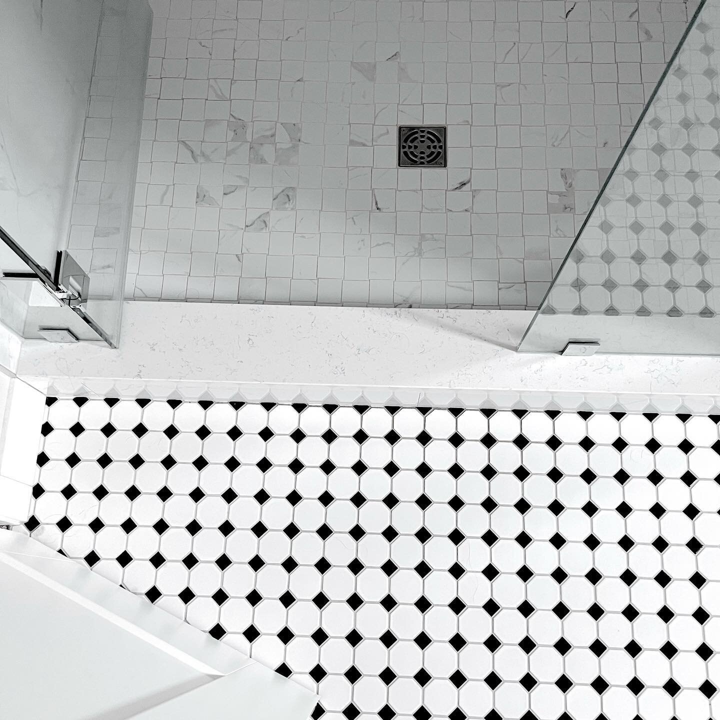 Simplicity at its finest! 
&nbsp;
You may have heard us talk about monochromatic colour schemes before, but we just can&rsquo;t get enough! This bathroom is the perfect combo of soft and bold. The black and white bold patterned flooring acts as a bas