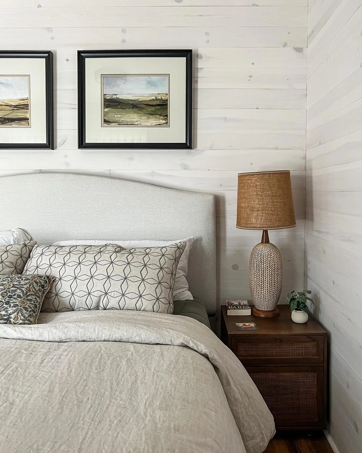 How to warm up white

We do love us some white walls! We don&rsquo;t believe white walls mean cold, sterile spaces either! We use the white as a base to build on and here are a few ways we do it!

1. Add texture to the white wall, either with a finis