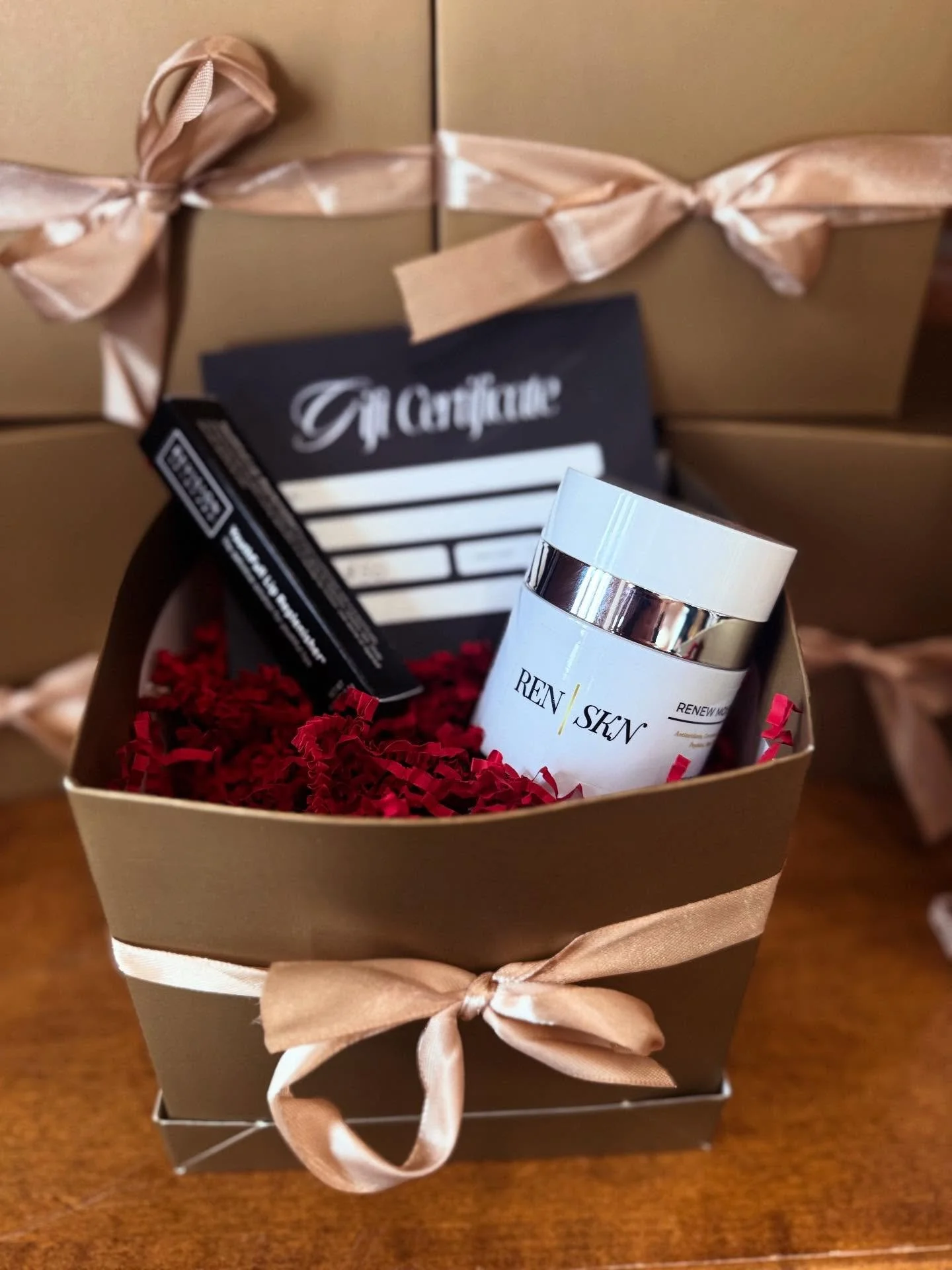 Give the gift of great skin ✨

Our limited-edition REN Gift Box is packed with $200 in value for only $150

Best part? Pre-wrapped and ready to place under the tree!

Gift box Includes:
❤️ full-size REN SKN Renew Moisturizer
❤️ Revision YouthFull Lip