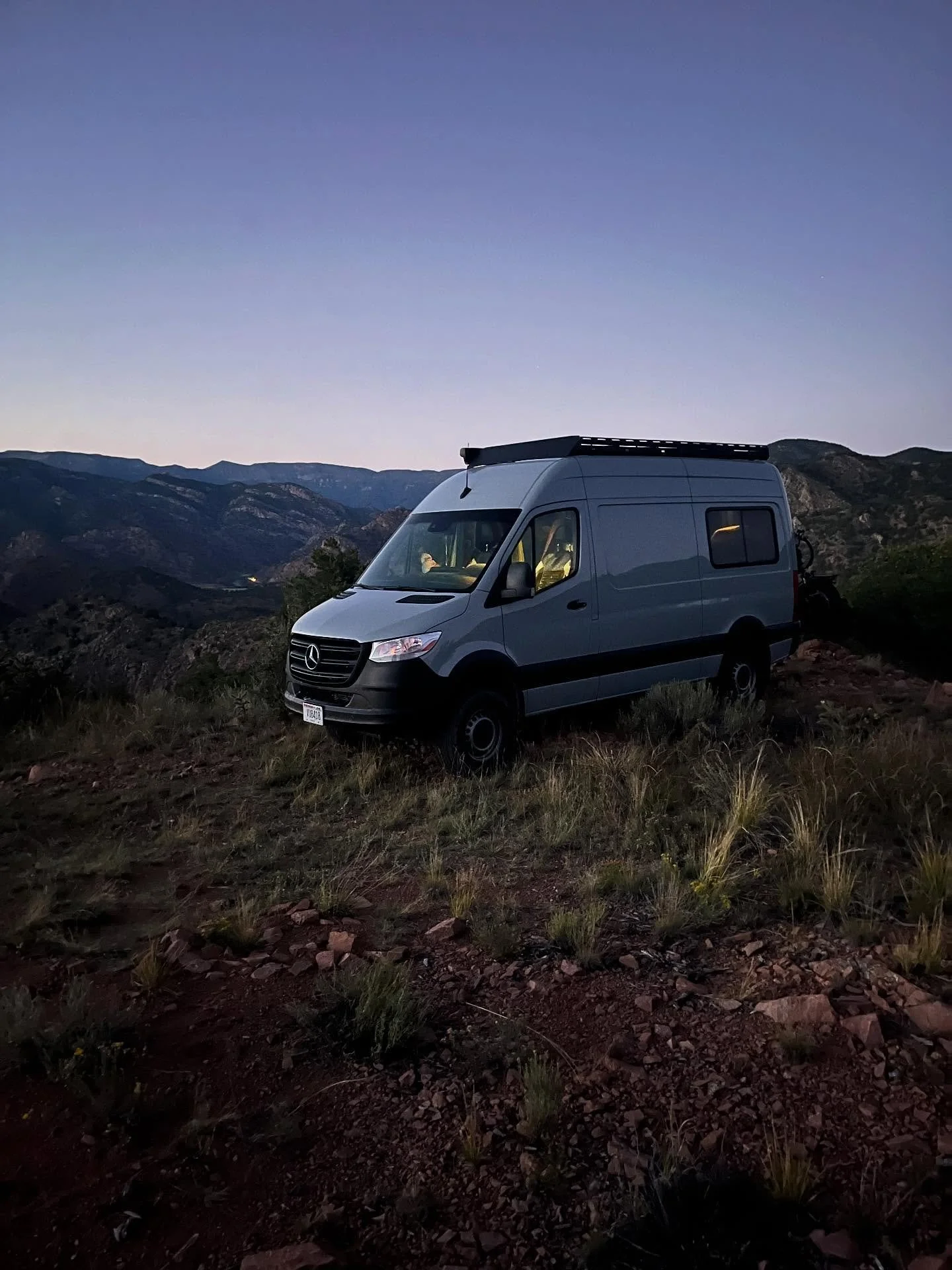 Rest at the top ⛰️ 

#rest #camping #elevate #explore #van #vanlife #mountains #themountainiscalling #sunset #colorado #colorfulcolorado #coloradomountains #mercedesbenz #sprinter #vanconversion #cat #kitty #cozy #travel #travelling #nomad #getoutsid