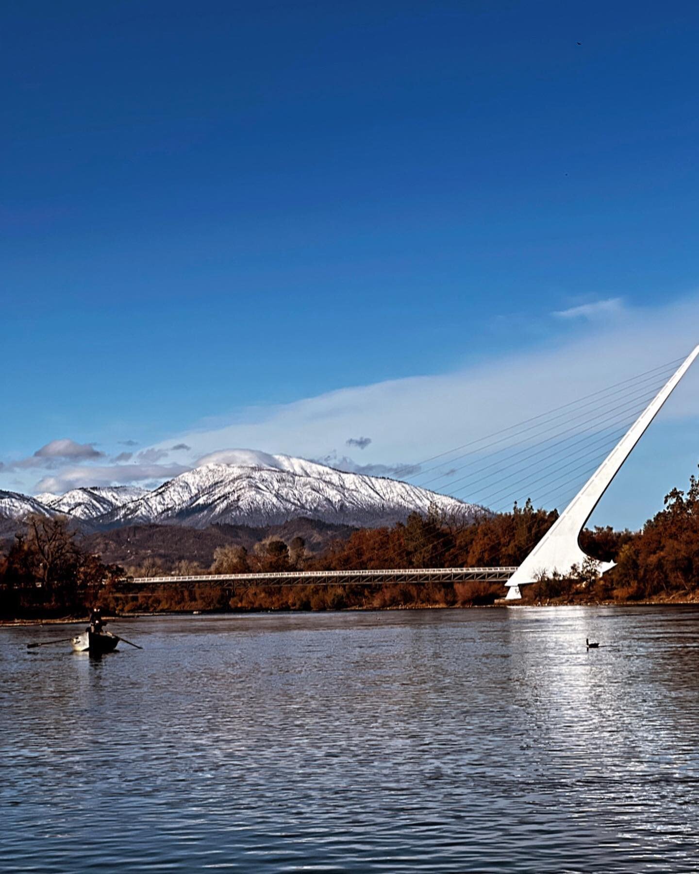 December fly fishing on the Lower Sac&hellip; you gotta work for em&rsquo; but the quality and pull of these wild trout &amp; valley steelhead are  unbeatable. And, a quiet river is an added bonus. 

Winter bugs (bwo) are getting more active. Time to