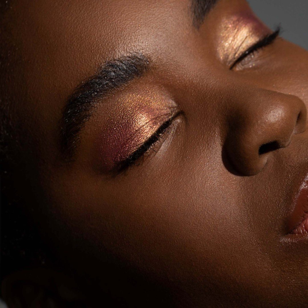 Flicker Model - Bold Eye Pigment.jpeg