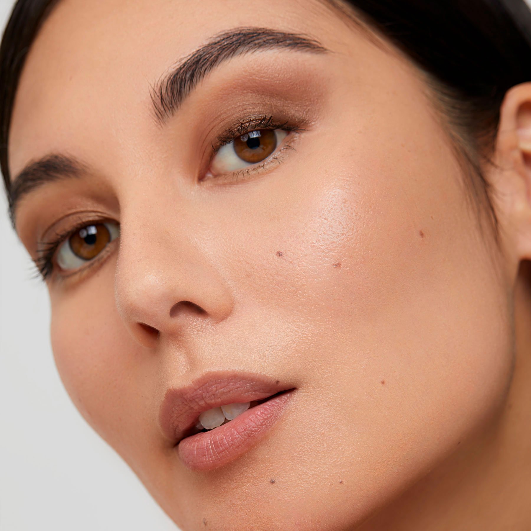 HEP-METEORITE-EYESHADOW-MODEL.jpg