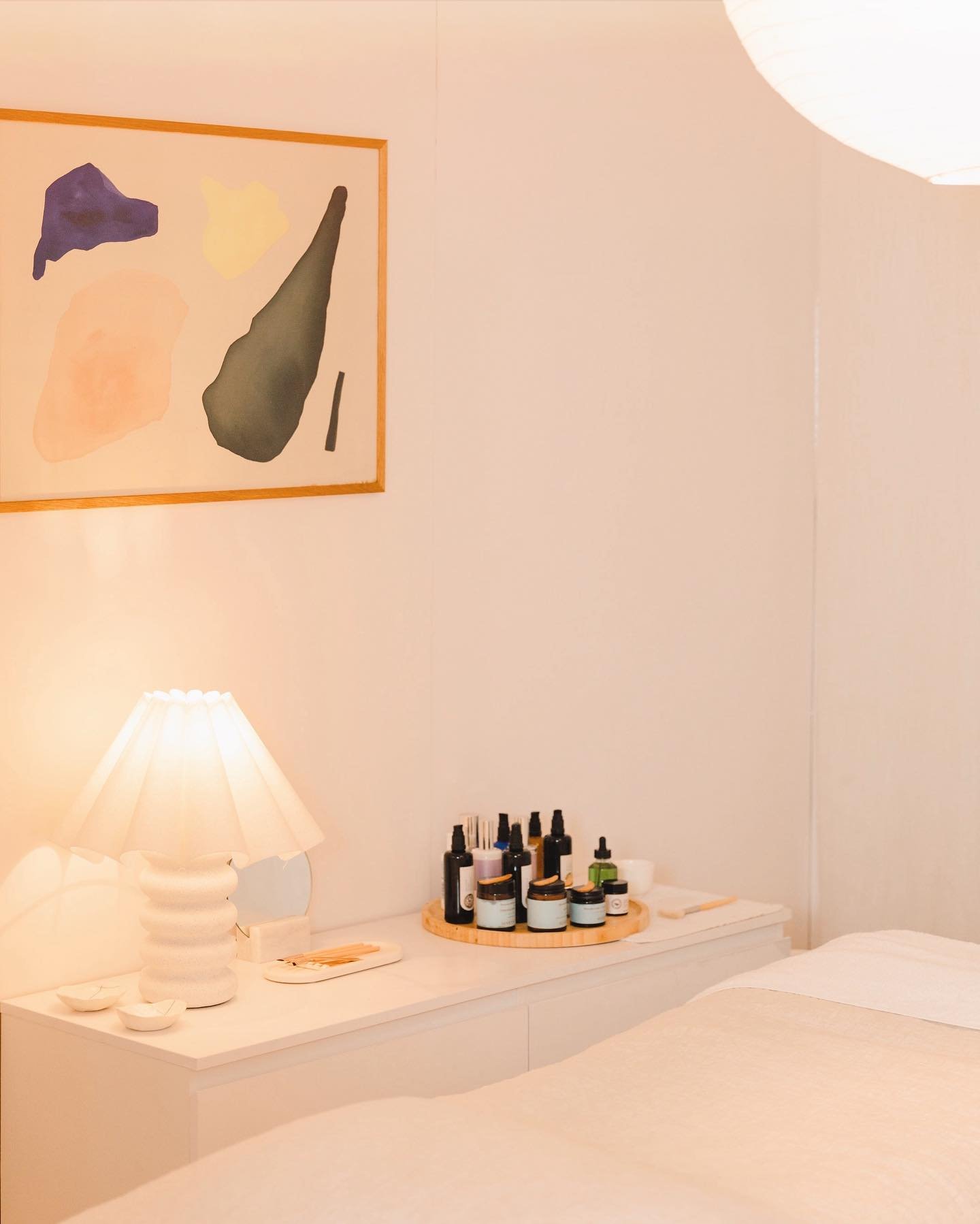 Hello to a beautiful Friday in the Treatment Room ☁️

#WHOLEBEAUTY