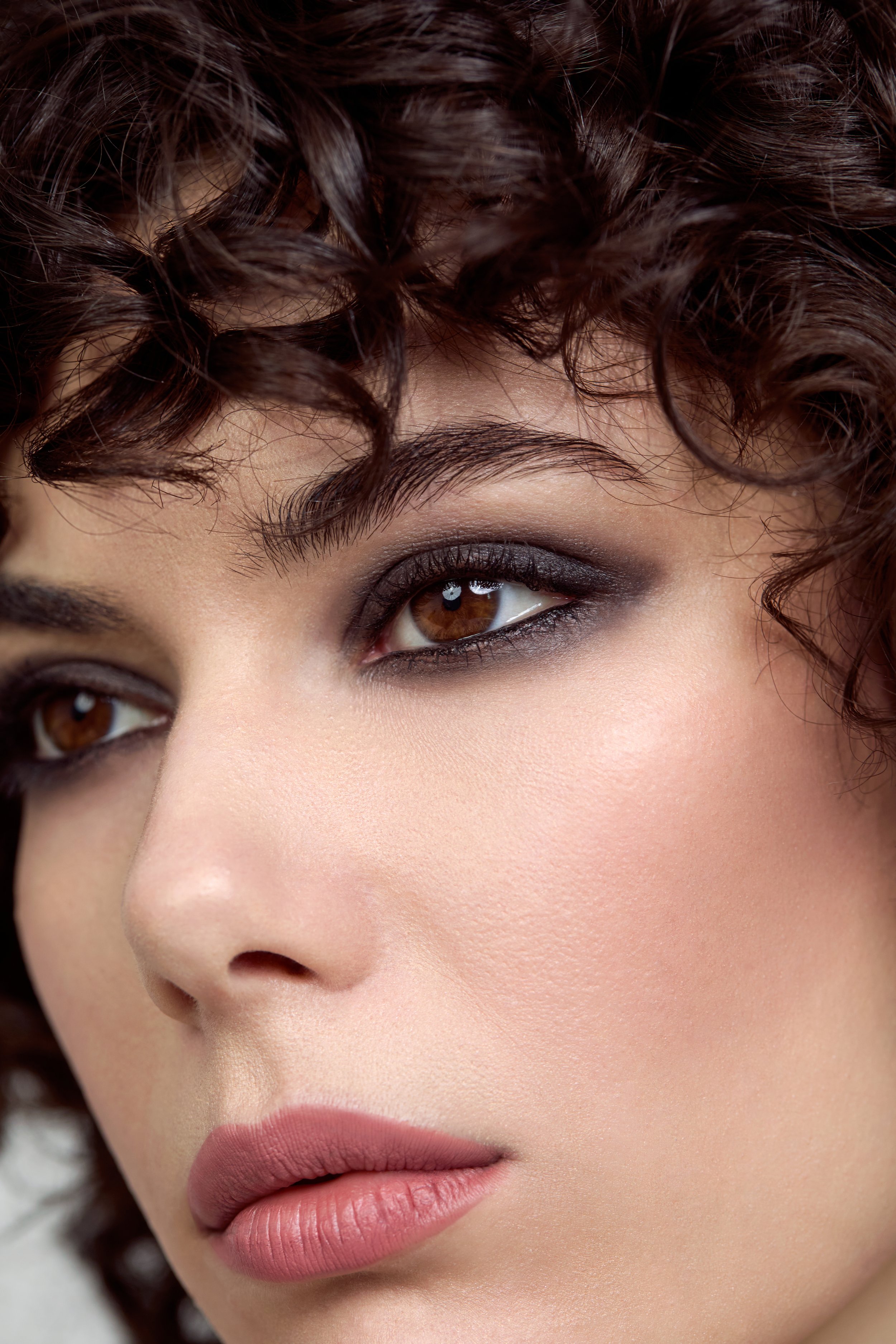 EMBARGO 26 NOV Noir .jpg