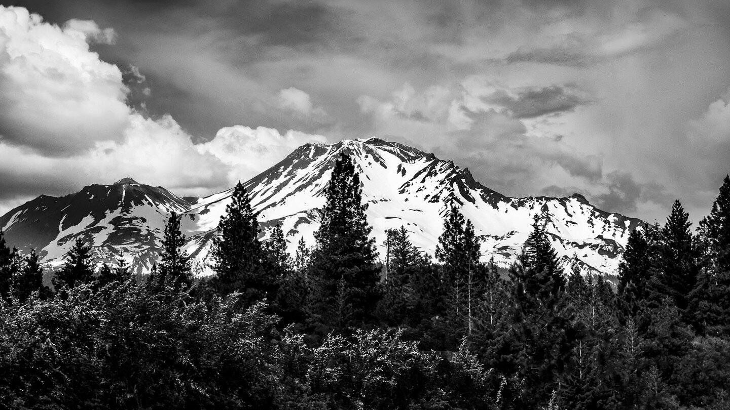Northern California Photography Workshop. 
Thanks to @fwcamera for providing such an awesome location and experience. Mount Shasta was shot on the first day and there are still two more days. 

#norcalphotographer #mtshasta #blackandwhitephotography