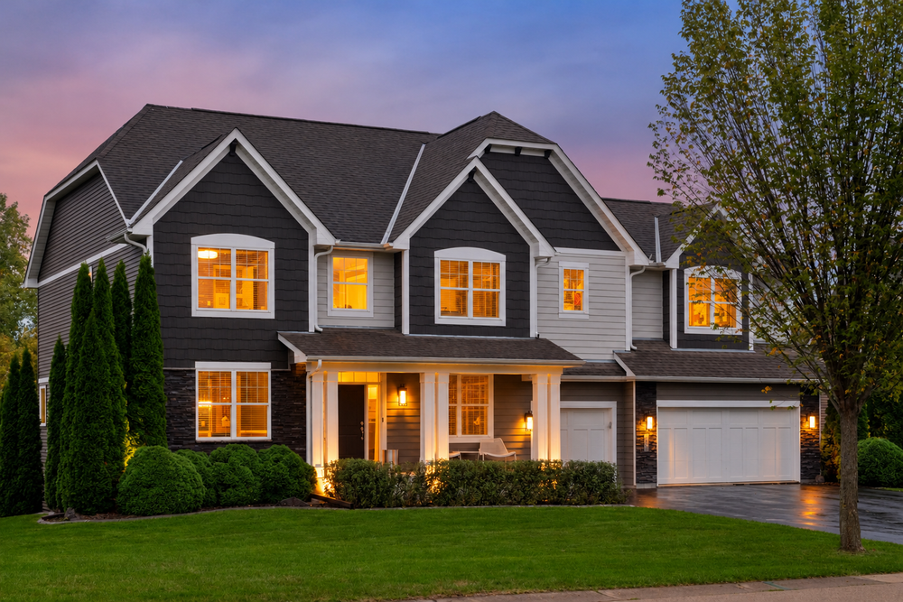 2555 Heron Lane in Victoria at dusk