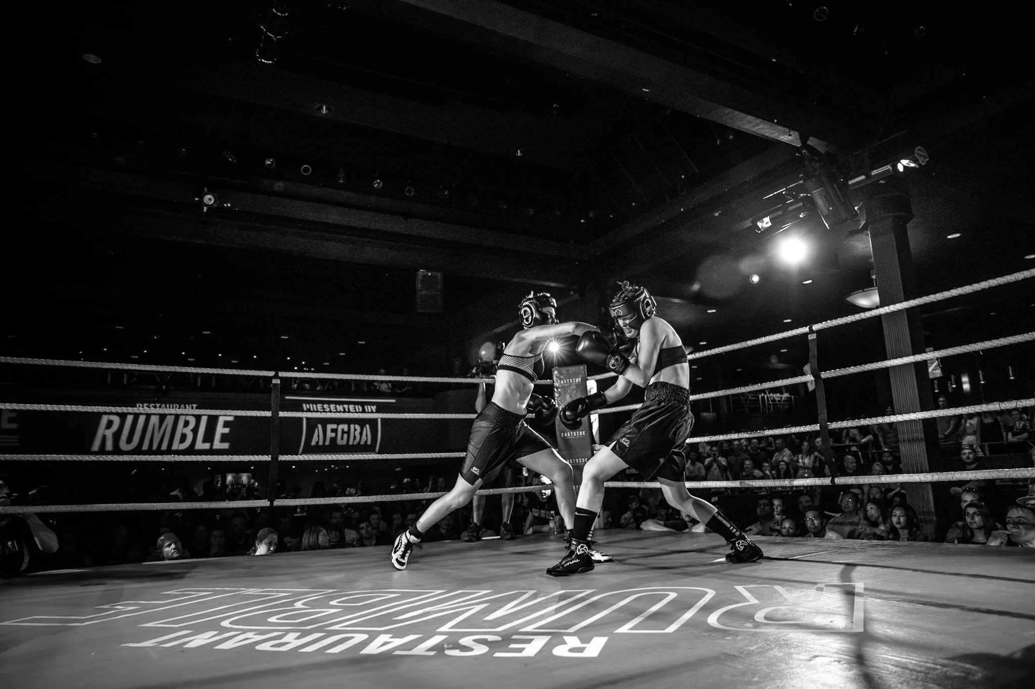 Спорт там бокс футбол качалочка