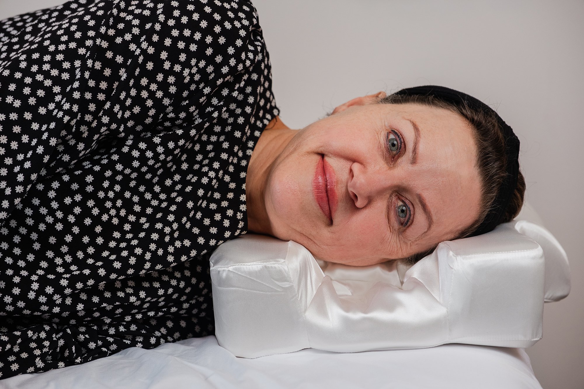 Pillow:Linda on side eyes open.jpg