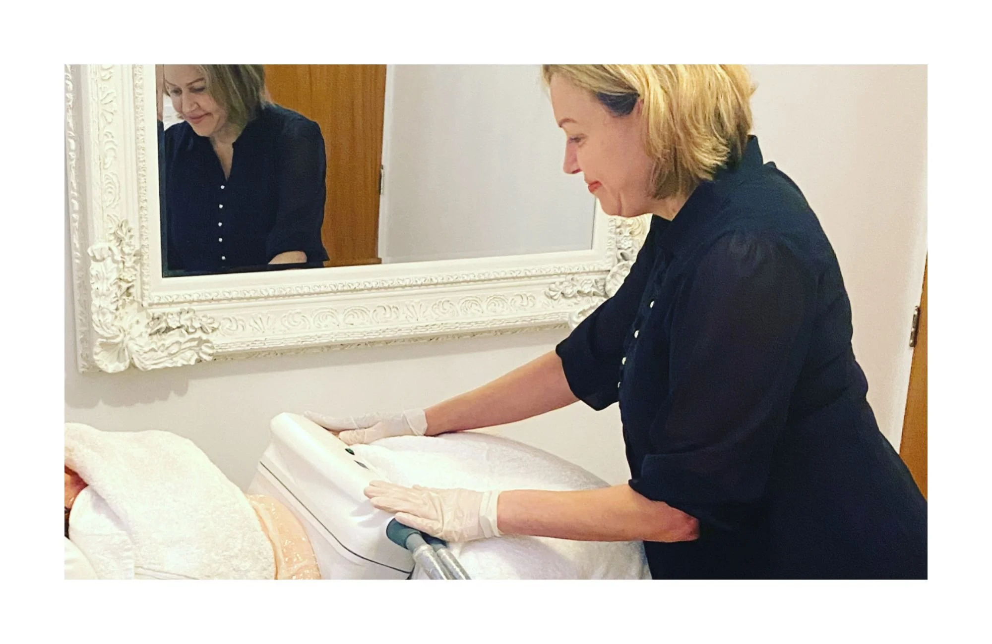 Cooltech fat freezing treatment on abdomen by certified specialist in Dunedin.