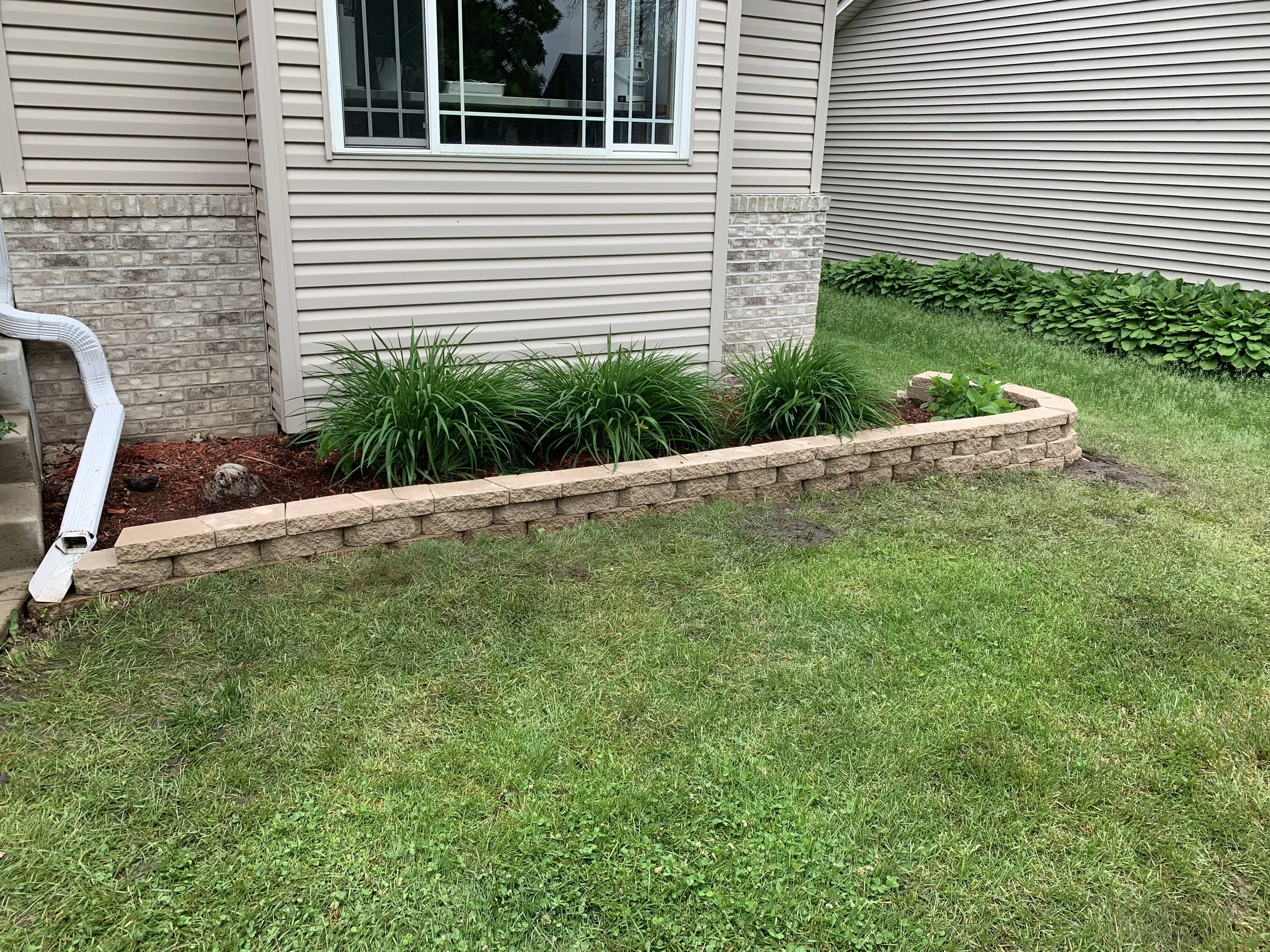 Level retaining wall on a sloped yard.