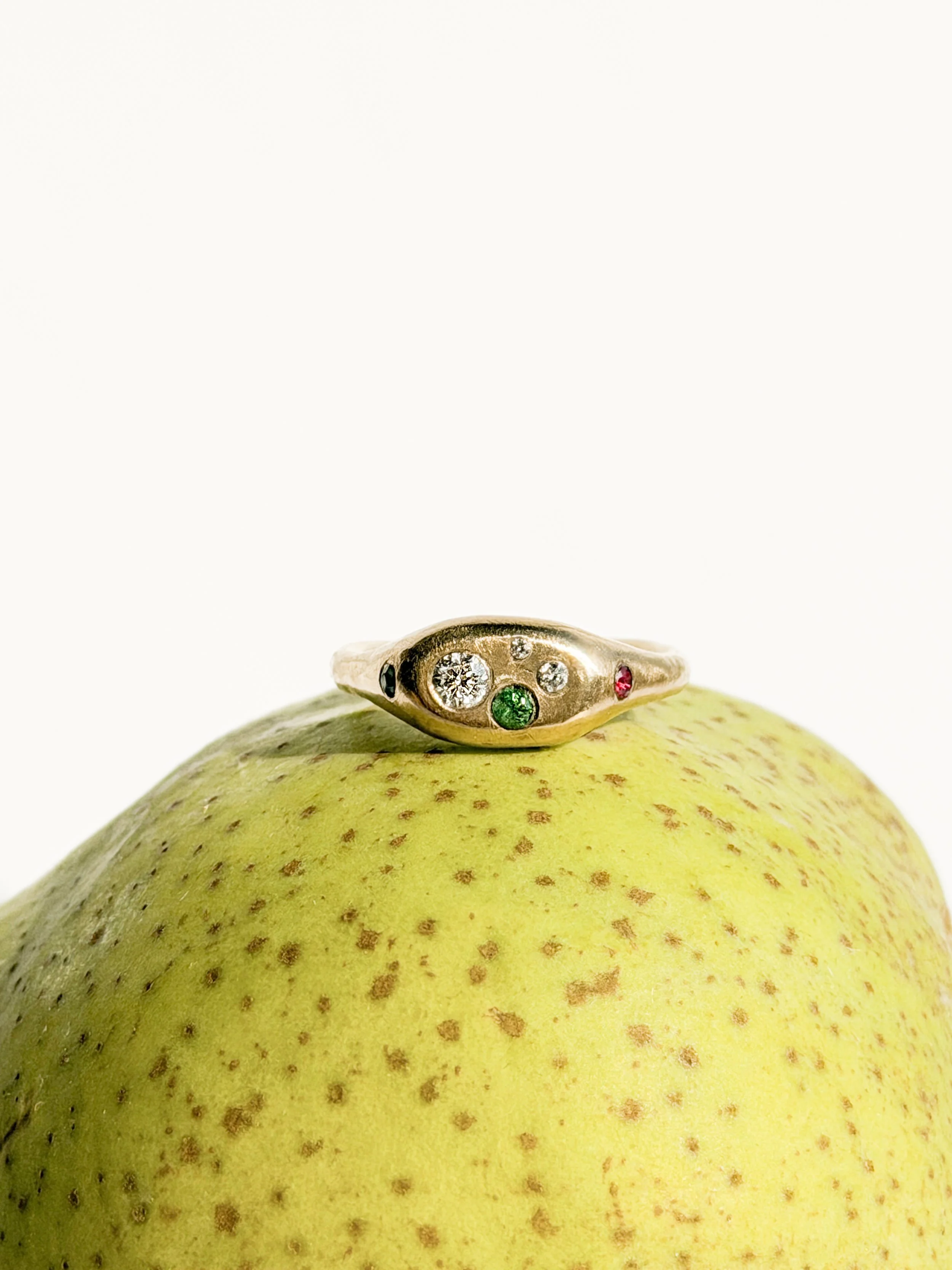 OS_Pillow Ring_Precious Stones 02.JPG