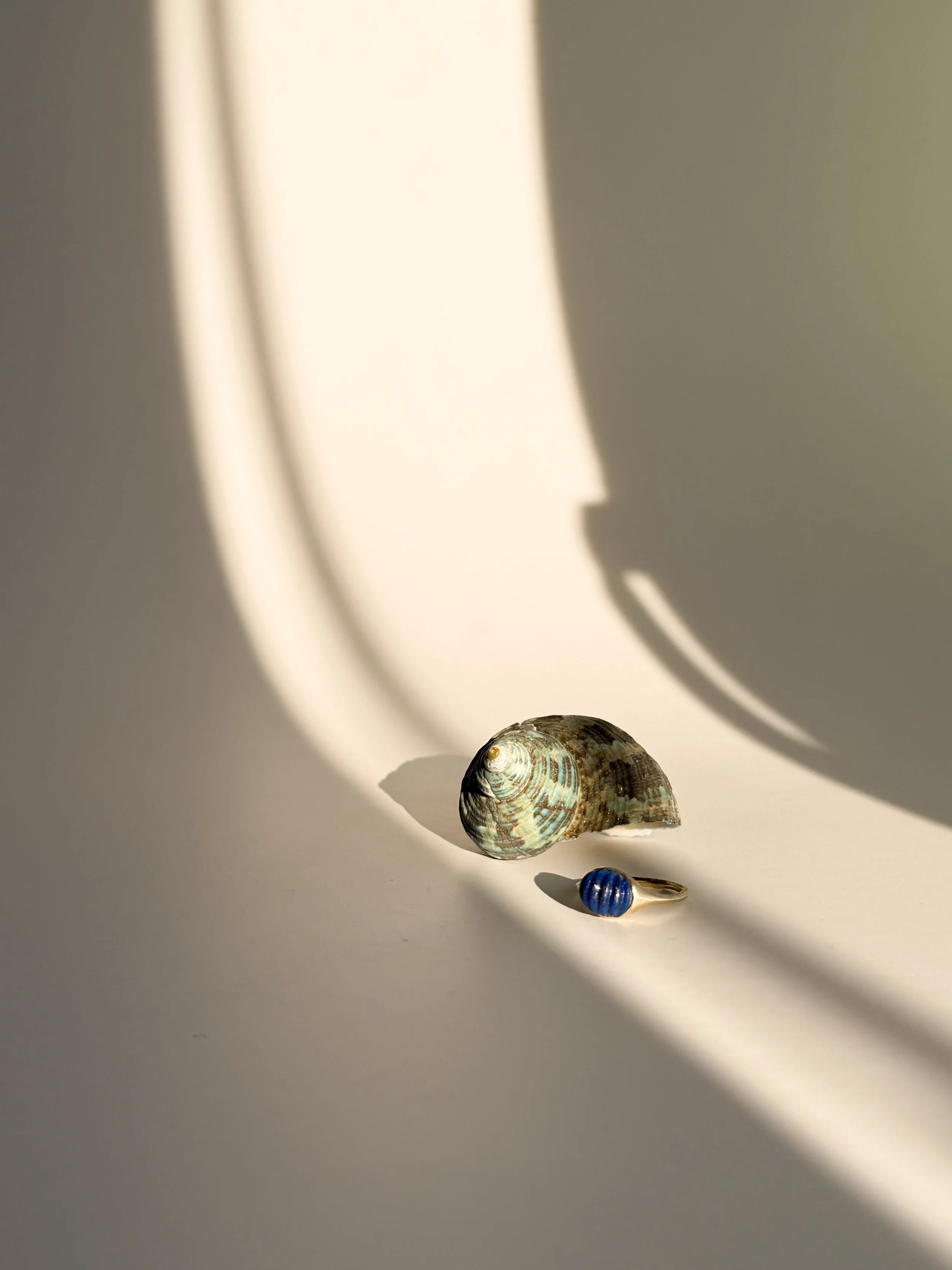 [ One-of-a-kind ]  14K Carved Lapis Maxi Yui Ring