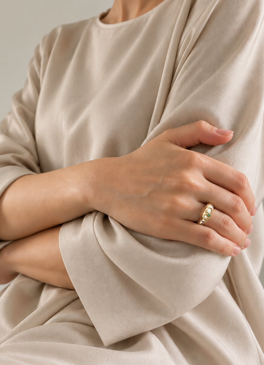 /s/OS_Pillow Signet Ring.mp4