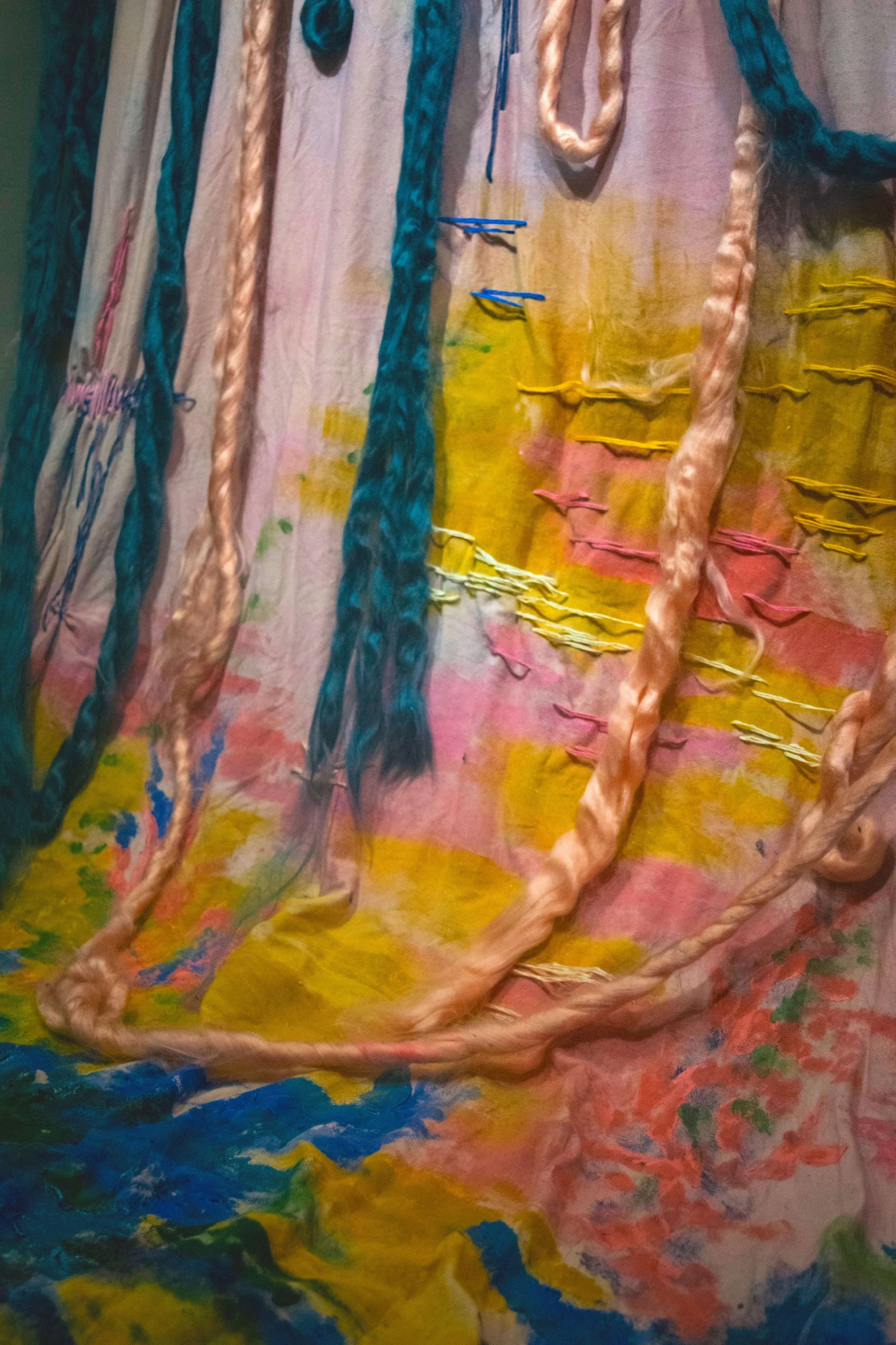 Go to gallery page through image of tapestry