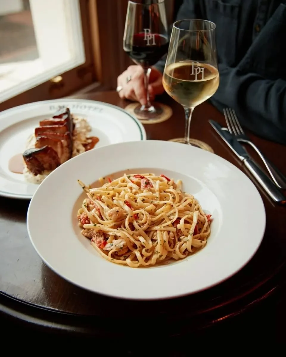 Our Crab Linguine.

Blue swimmer crab, cherry tomatoes, chilli, parsley, garlic and white wine to bolster the sauce.

Rich enough to stand alone, light enough to feel easy.