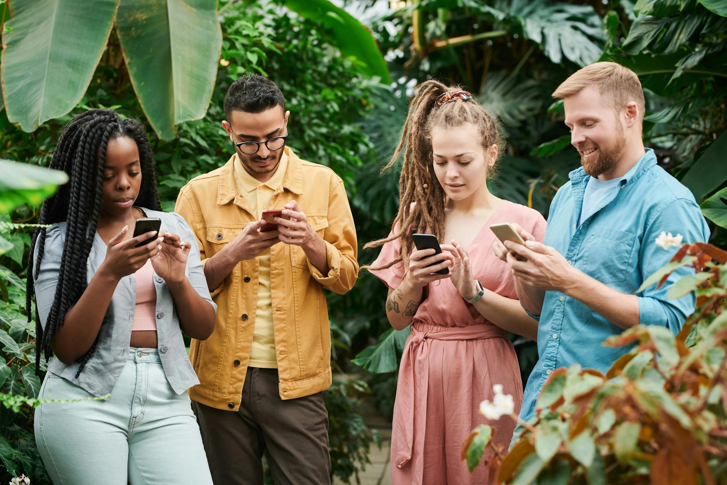 Disconnected by Screens: How Phone Overuse Affects Relationships and the Power of Real Connection