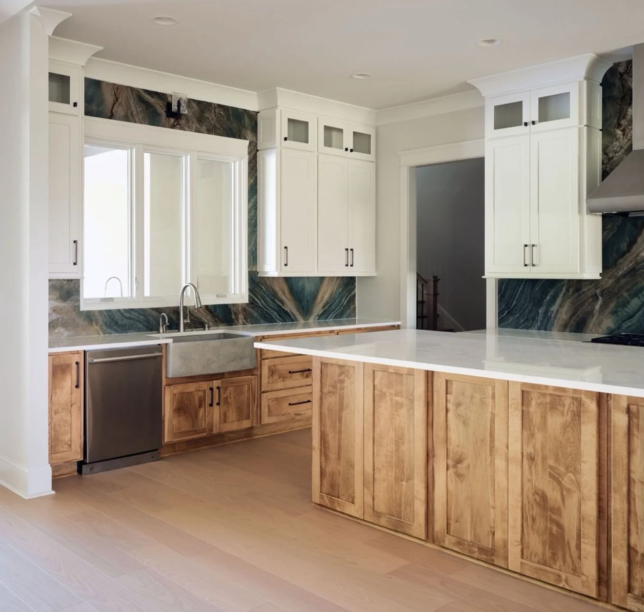 Thoughtful design. Quality craftsmanship. A home made to stand apart.

#customhomes #luxuryhomes #auburn #kitchendesign