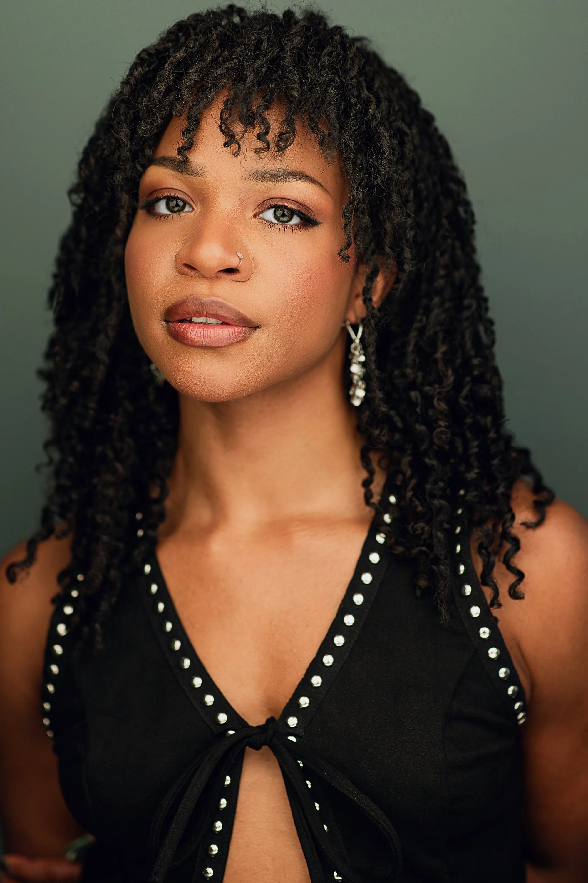 Arielle Roberts Headshot- Alternative Mysterious, musician, vampire, young adult