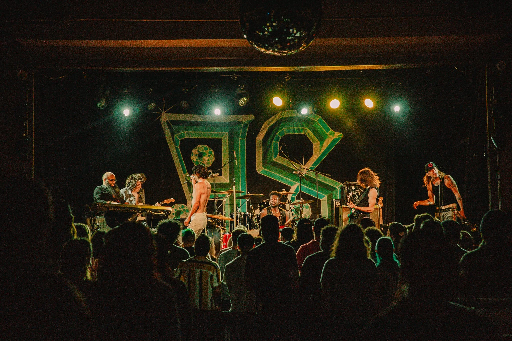 23-09-06 FOXY SHAZAM-13.jpg