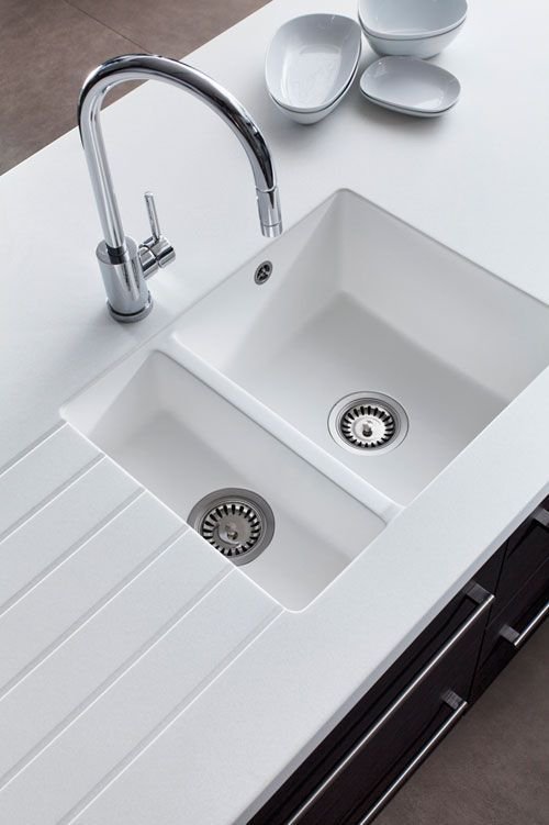 integrated white 1.5 bowl kitchen sink with draining grooves