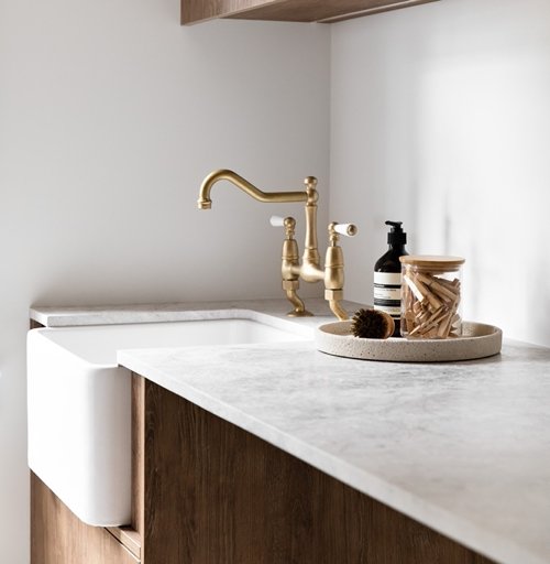 belfast sink with traditional brass tap