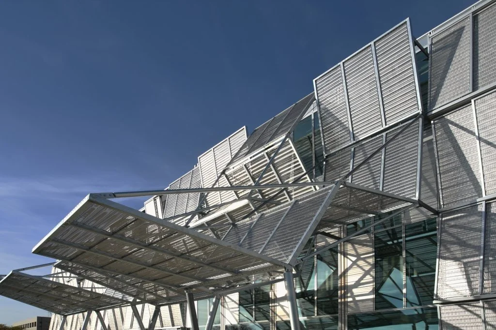 Acier structurel zingué à chaud
Treillis aluminium tendu en maille tissée