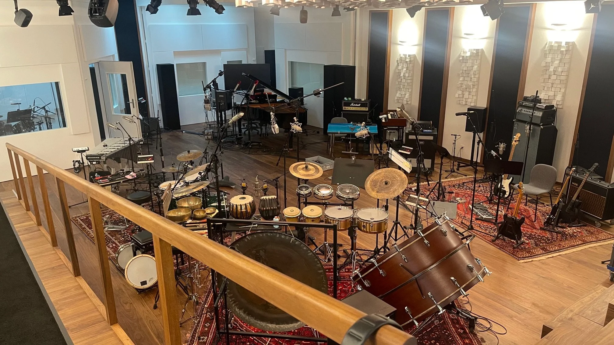 everything can be multitracked simultaneously from the hall, in any combination, via remote by a single performer