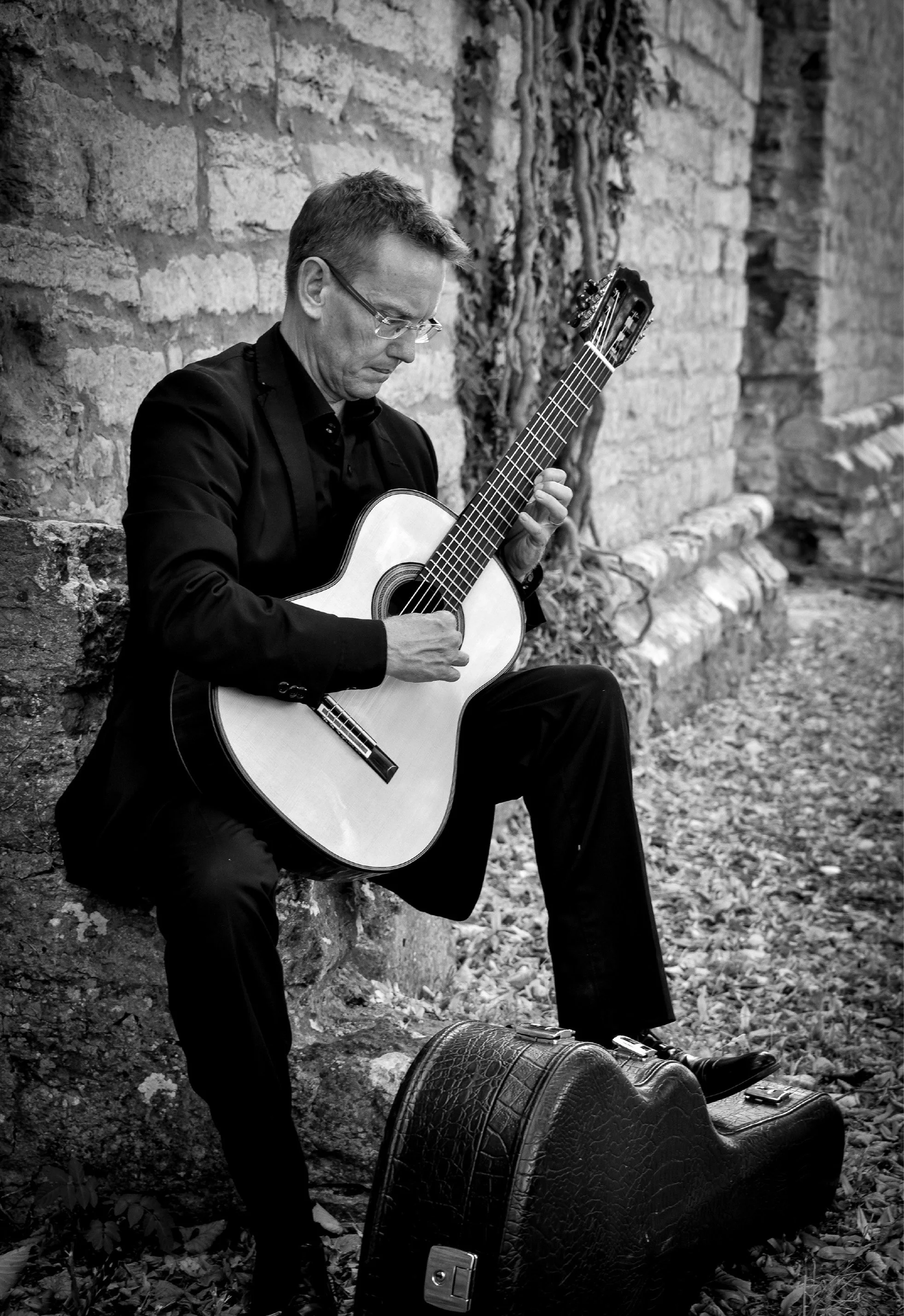 "Musikalisk Mosaik" Krister Dahlström, gitarr - söndag 19 juli kl. 19.00