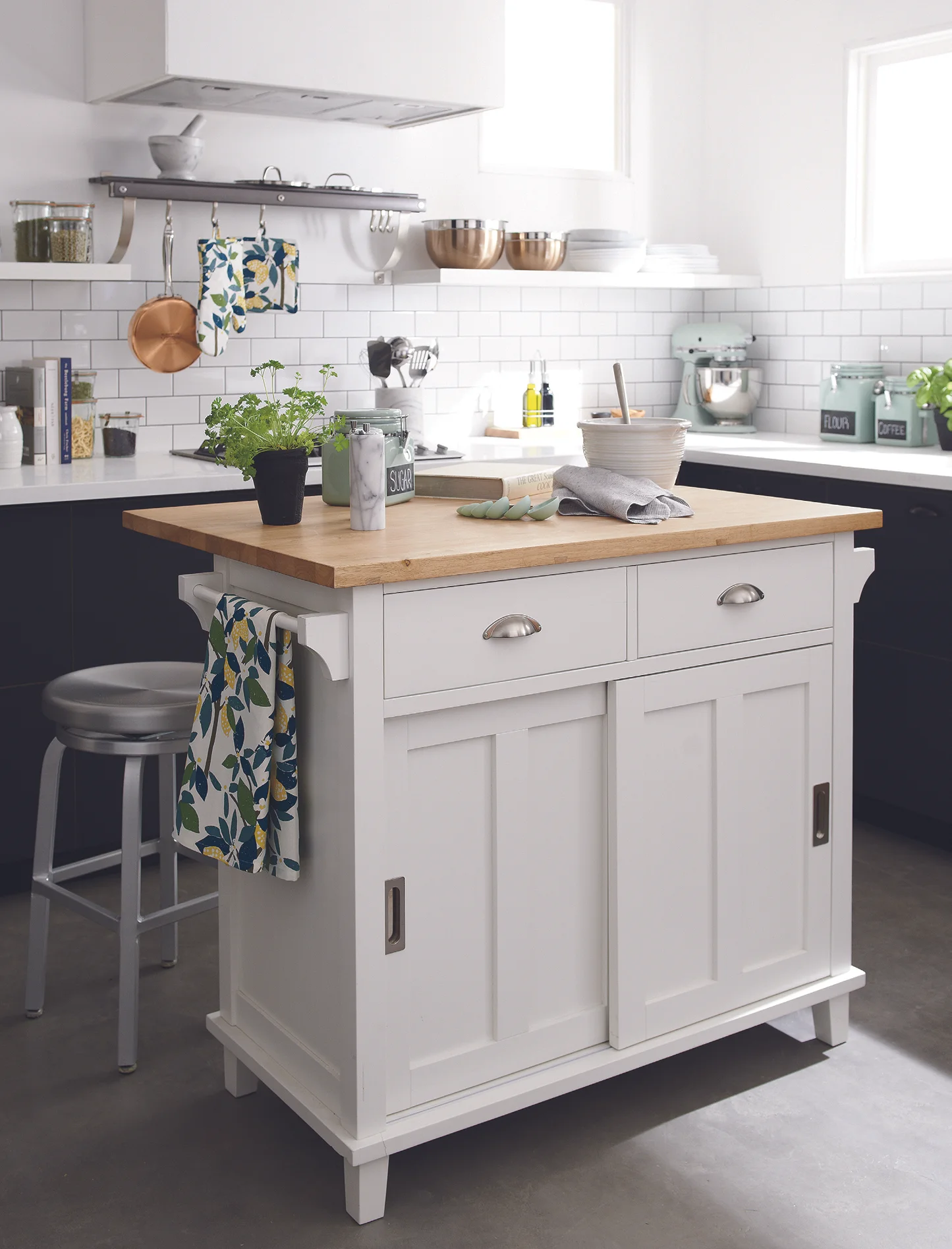 crate-barrel-february-housewares-collection-catalog-2017-441.jpg