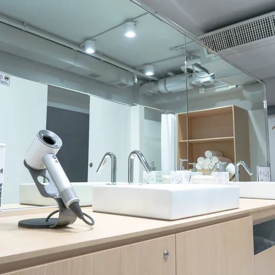 TeamX Art Piece 20/F premium changing room: Towel service, showers with luxury amenities, and modern design for post-workout rejuvenation.