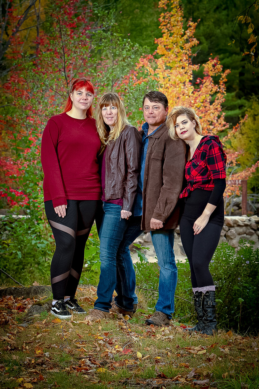 7 Tips for Taking Grown up Holiday Family Photos | The DIY Playbook