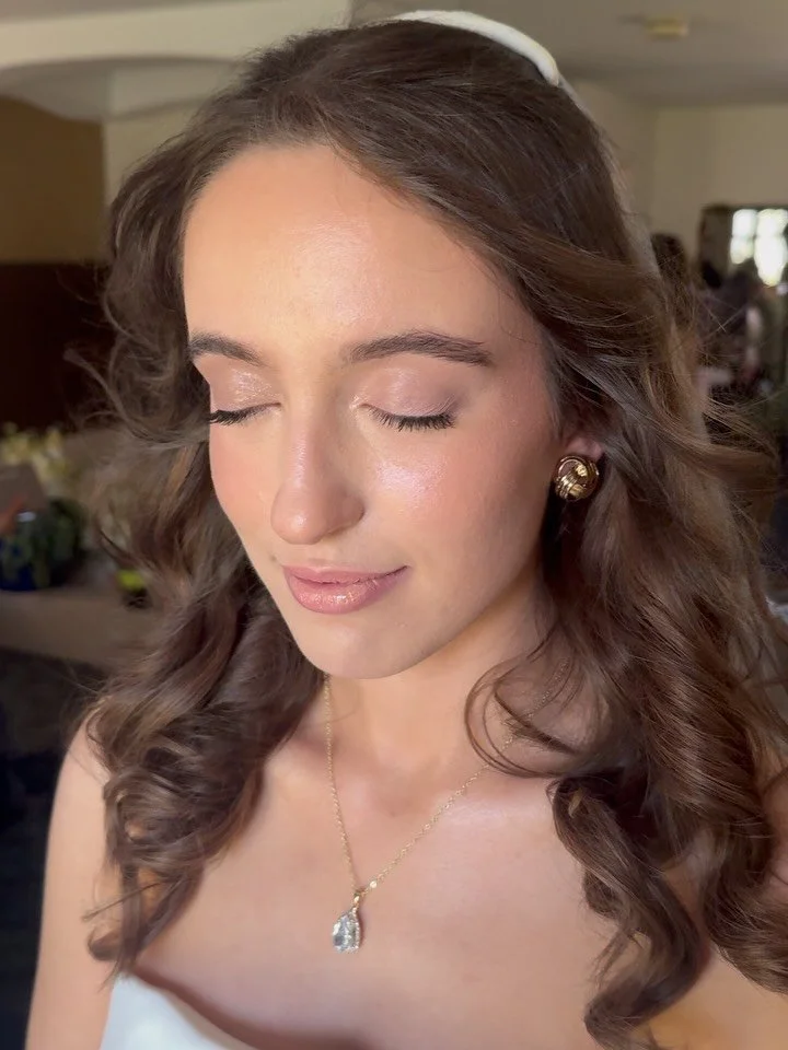 That ethereal softness of a glowing bride 
 🥹✨

@themichiganbeautician 

#michiganbridal #michiganweddingmakeup #michiganmua #softglambridal #glowingbridalmakeup