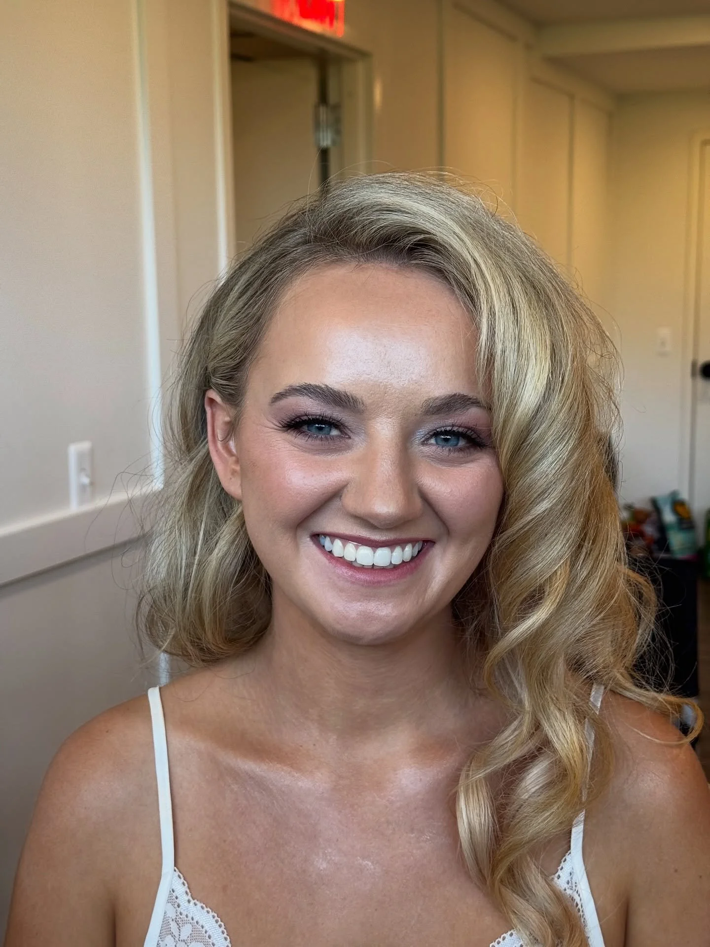 feeling angelic 🪽✨💍

@themichiganbeautician 

#themichiganbeautician #michiganmakeupartist #michiganweddingmakeupartist #michiganbridal